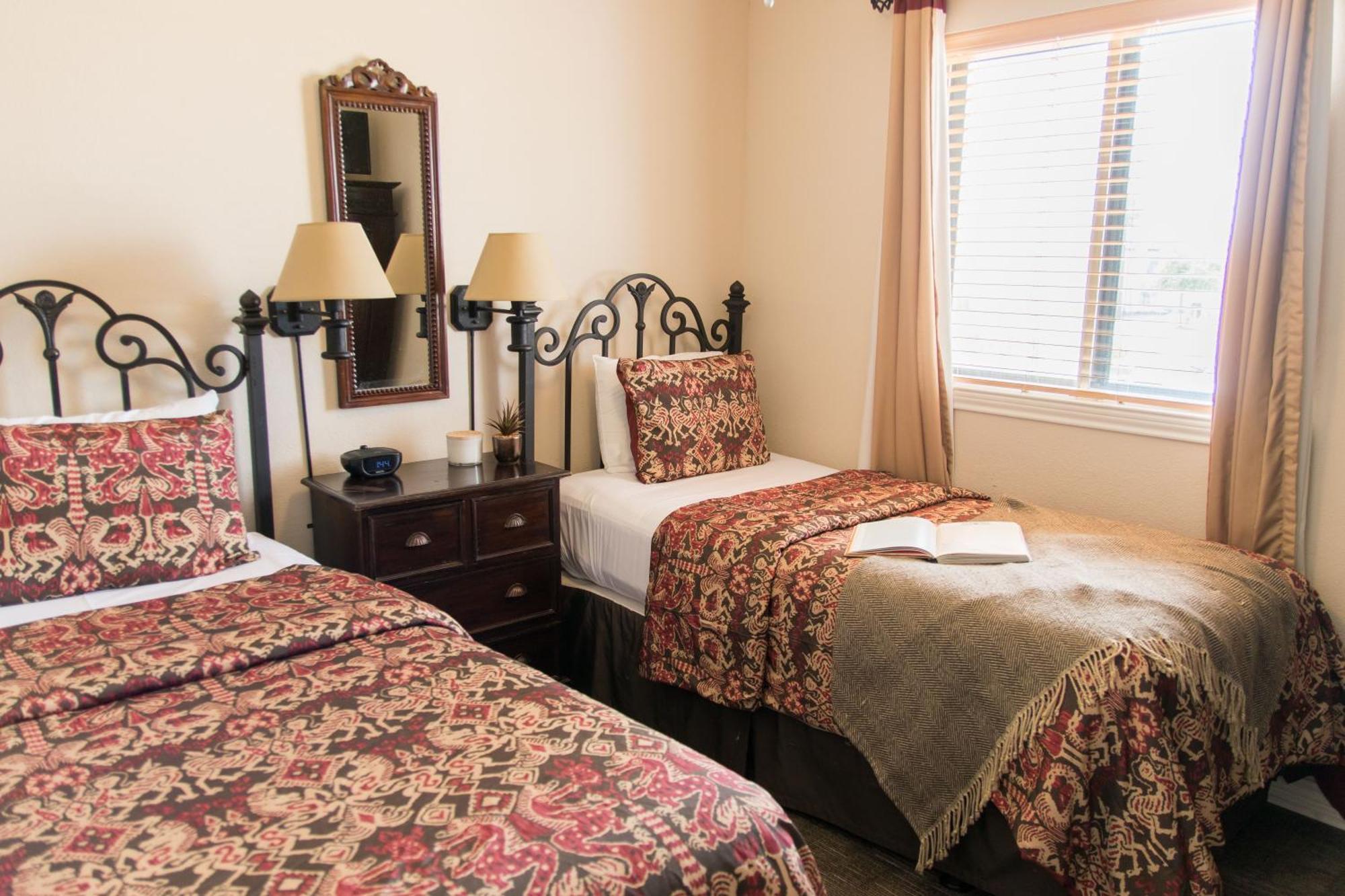Deluxe Family Suite