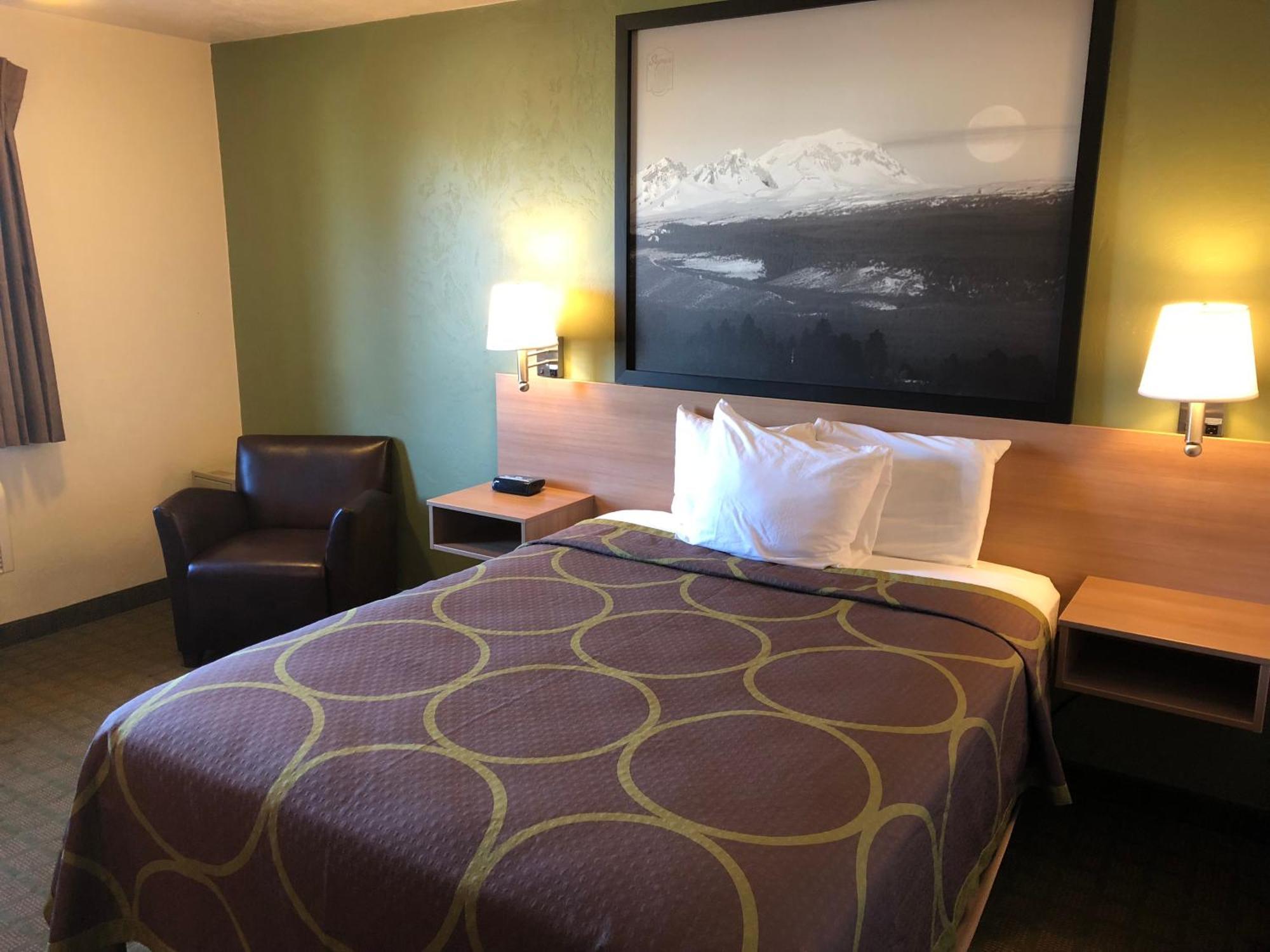 Queen Room - Non-Smoking