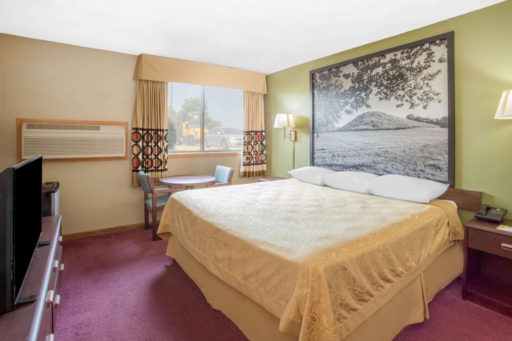 Deluxe King Suite