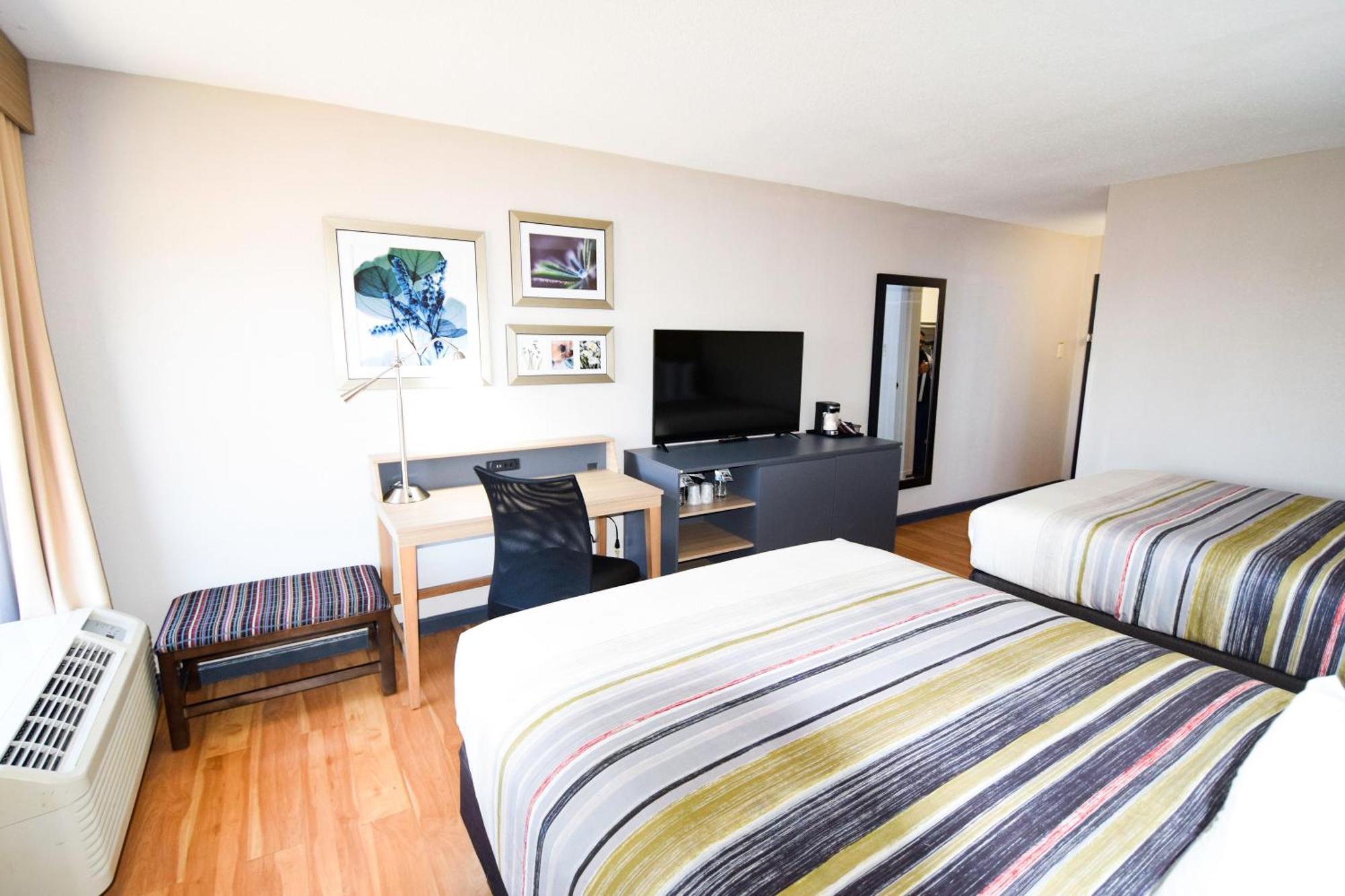 Queen Room with Two Queen Beds - Non-Smoking