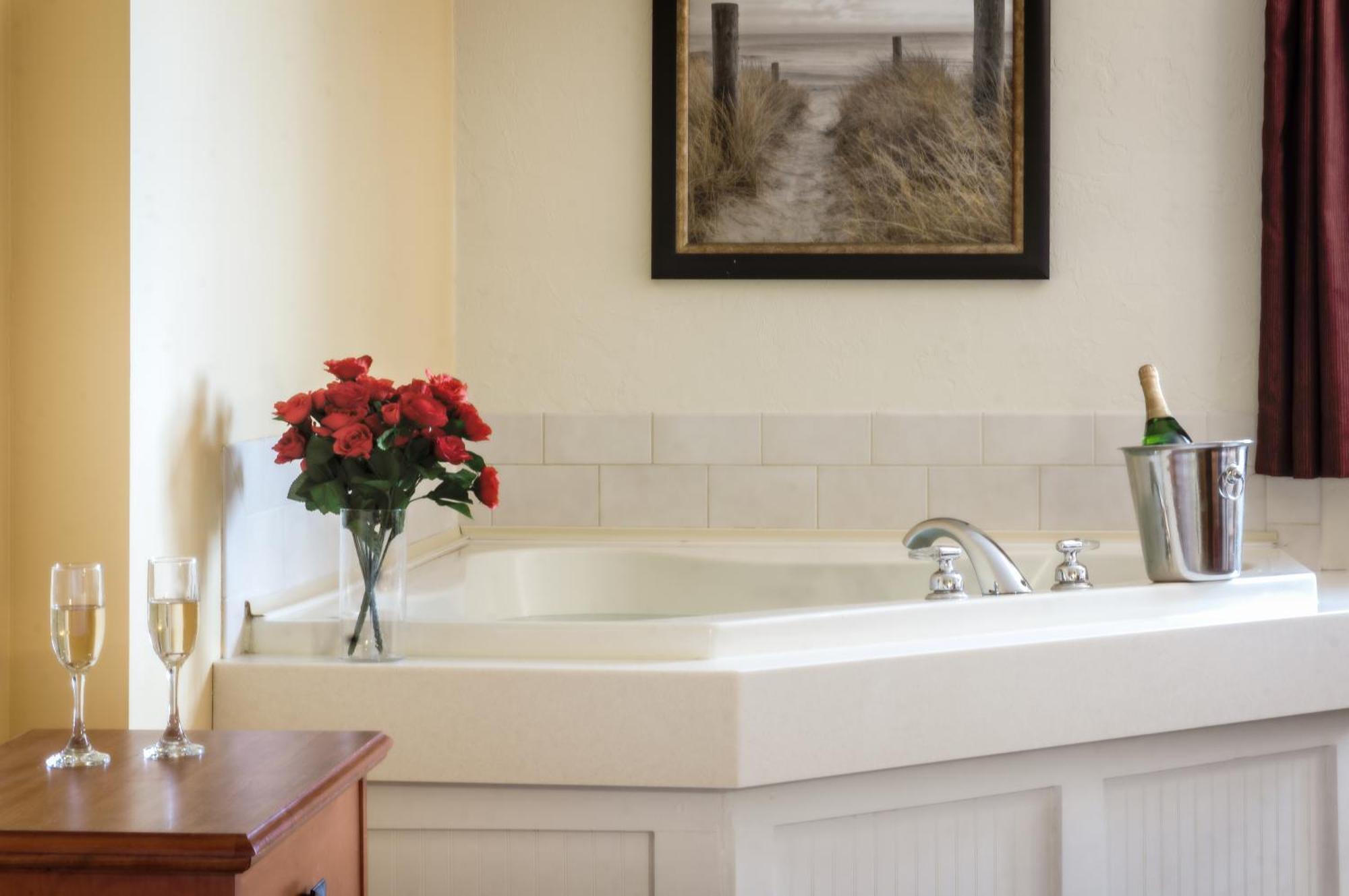 One-Bedroom Suite Whirlpool Tub