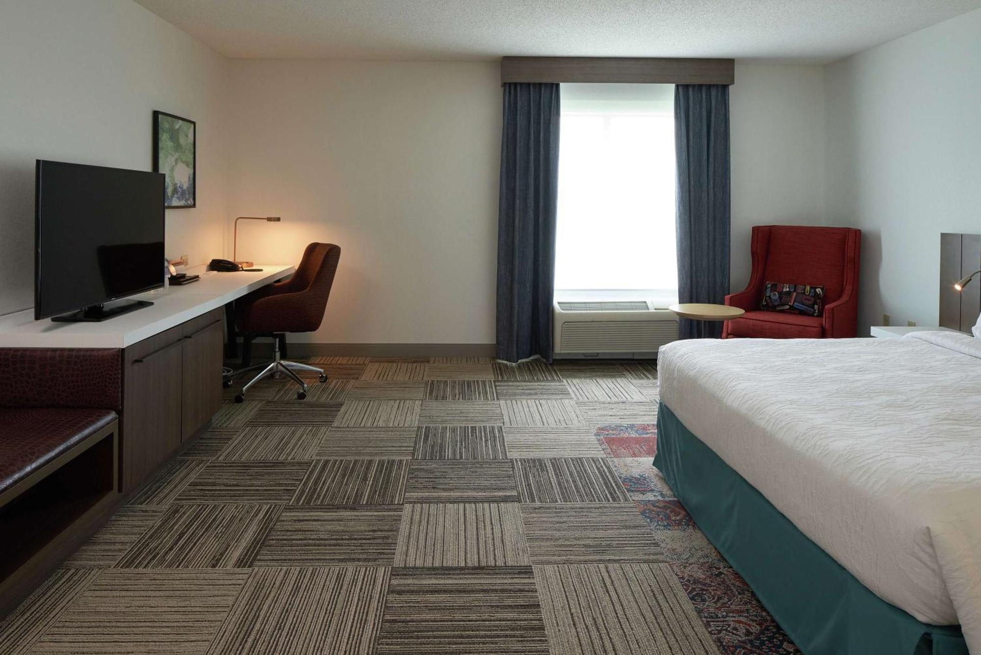 King Room with Bath Tub - Mobility Access
