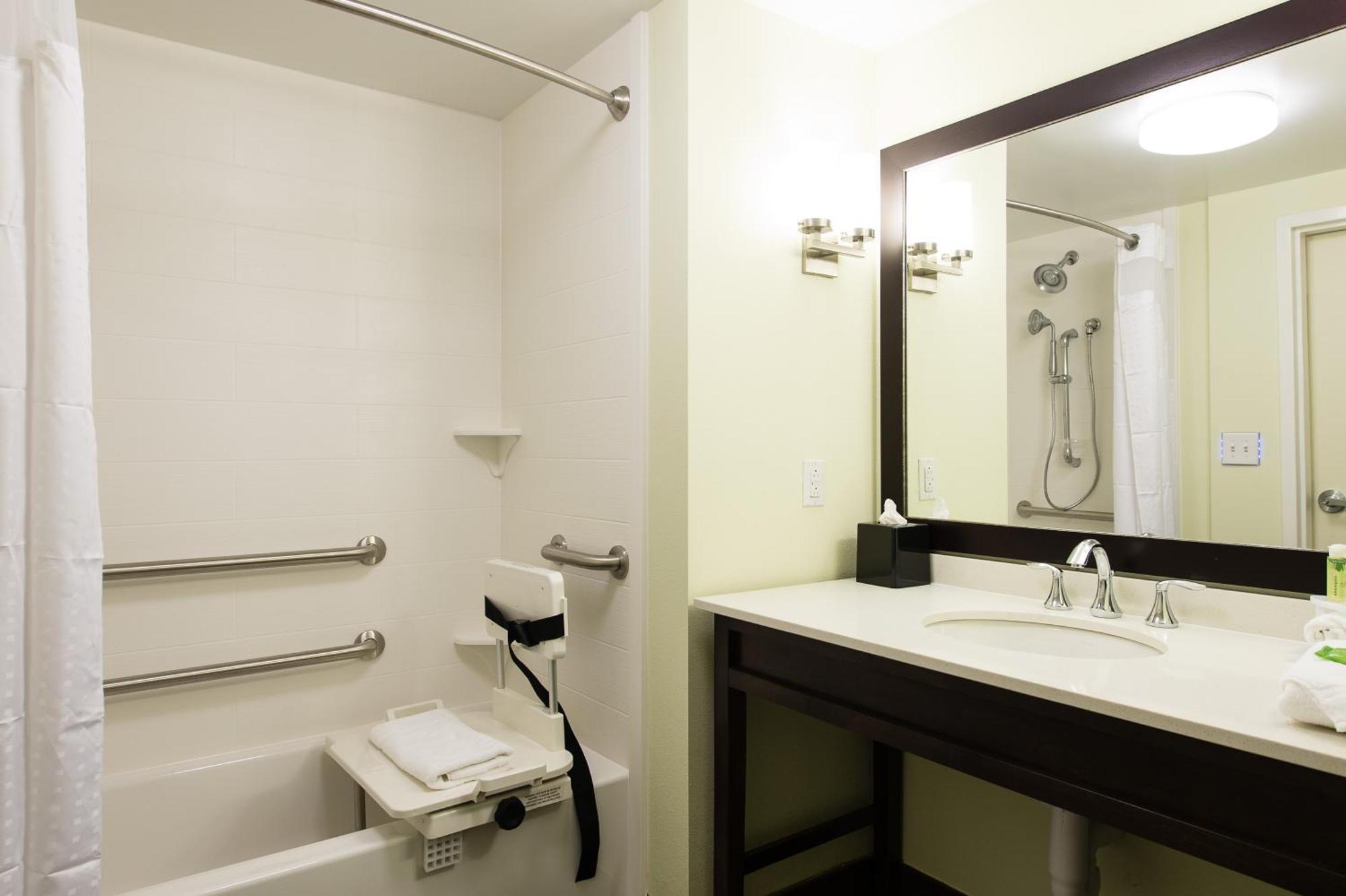 Standard King Room with Mobility Accessible Tub