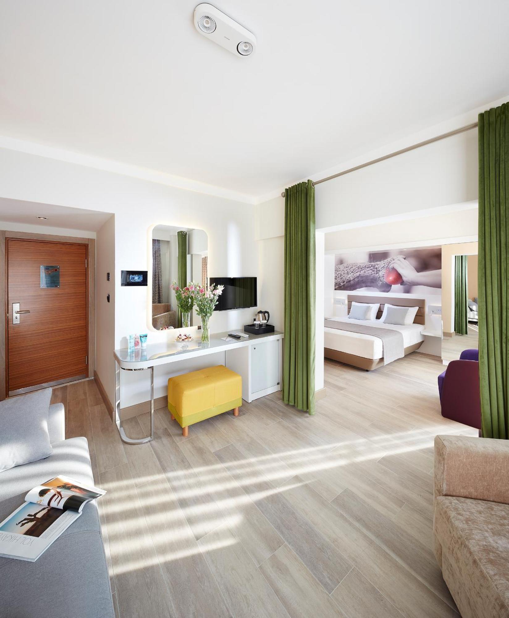 Family Room,1218864112:JPEG