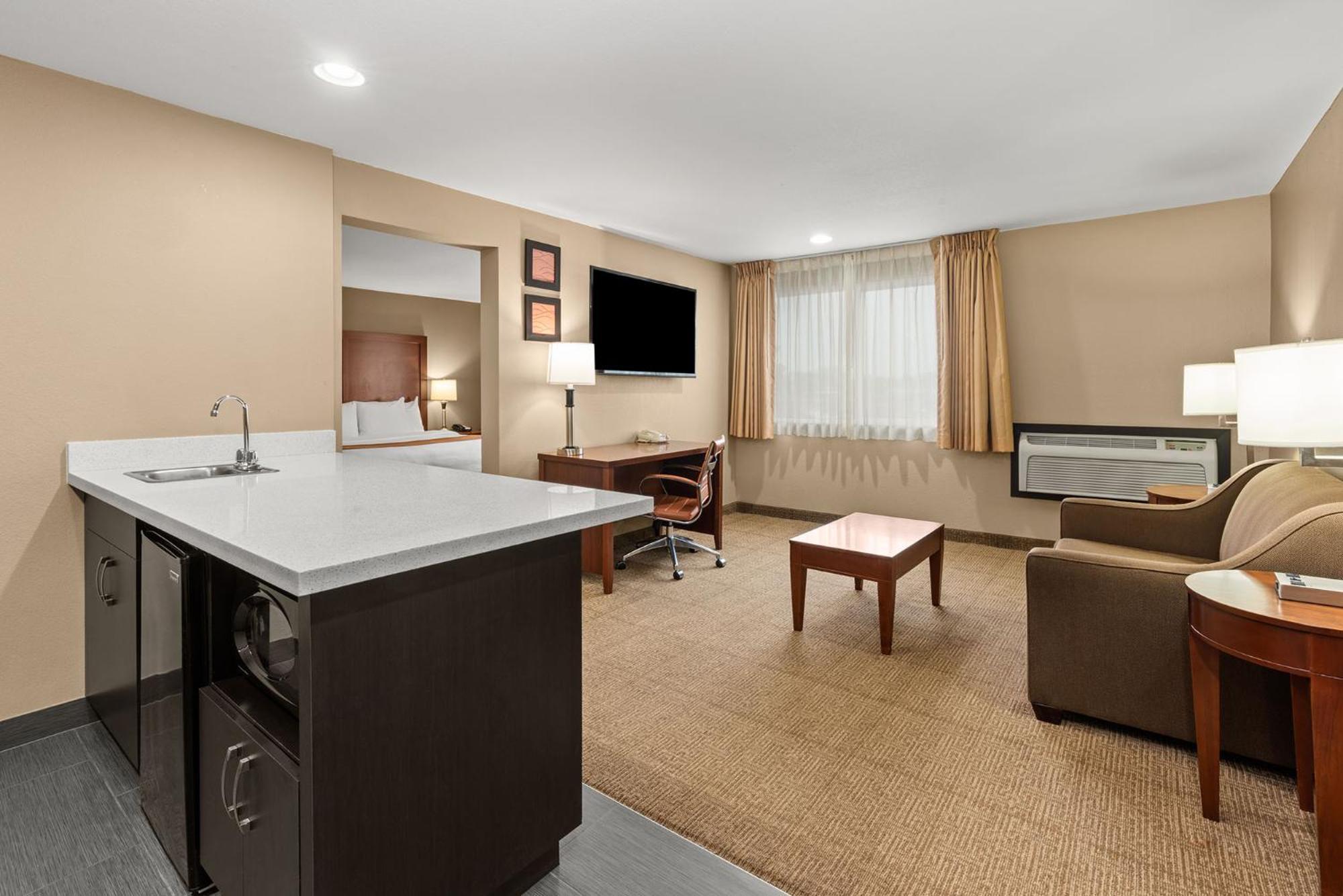King Suite - Non-Smoking