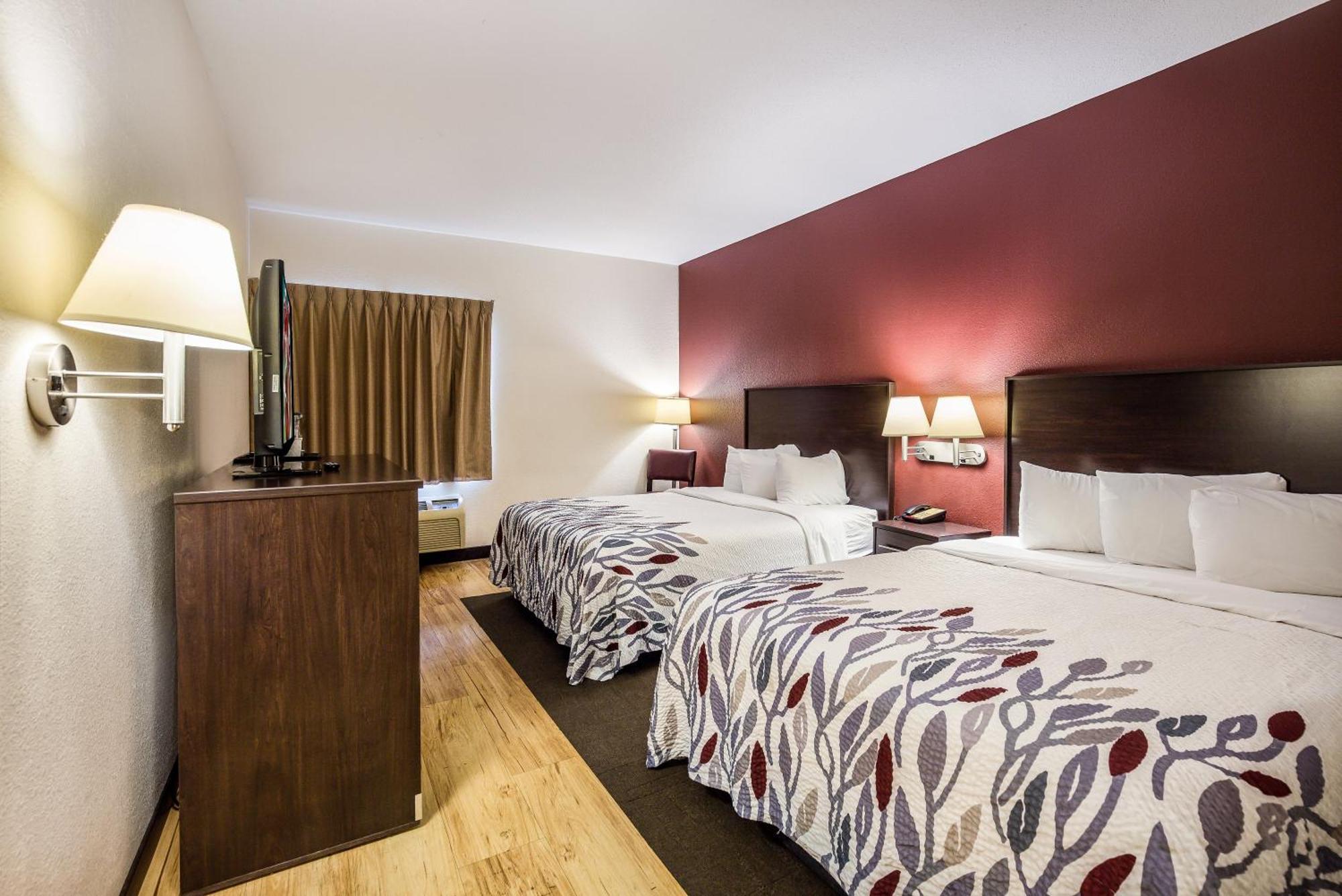 Deluxe Queen Room with Two Queen Beds - Disability Access/Roll-In Shower Smoke Free