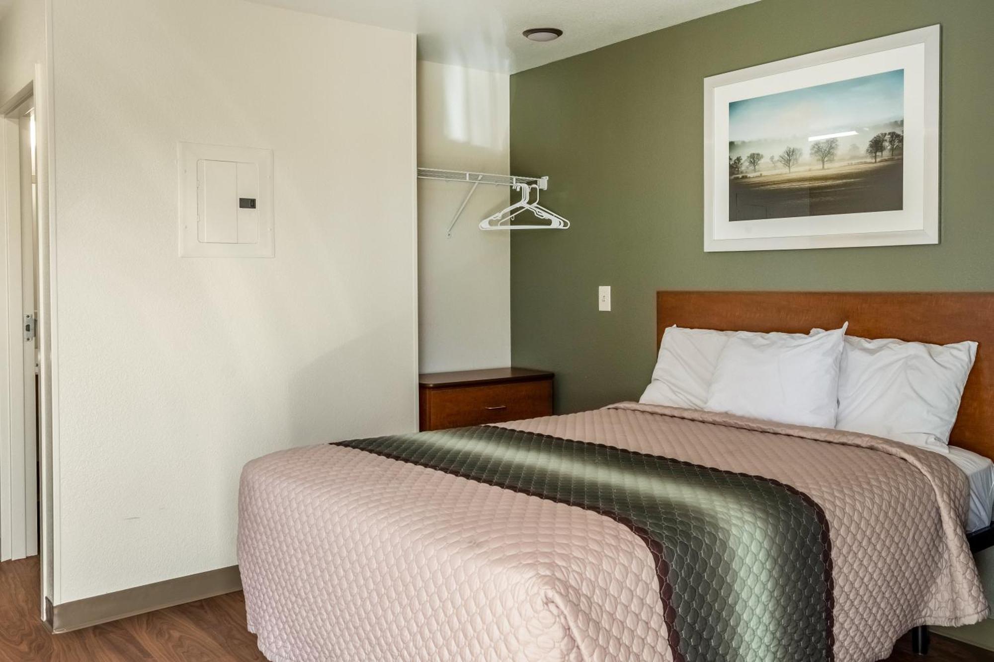 Studio Queen Room Disability Access Non-Smoking