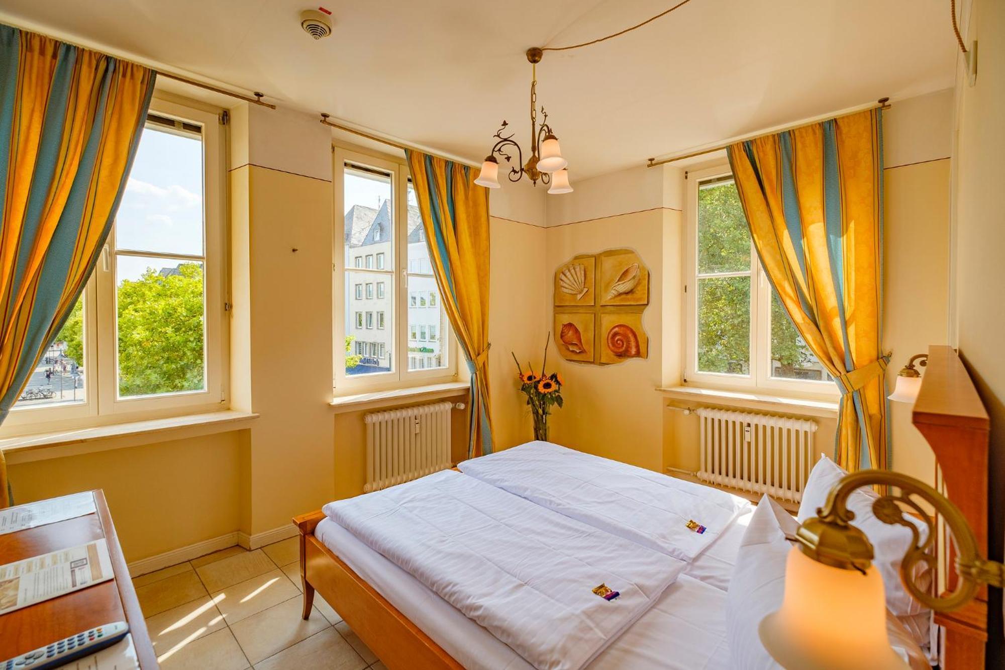 Double Room,681580218:JPEG