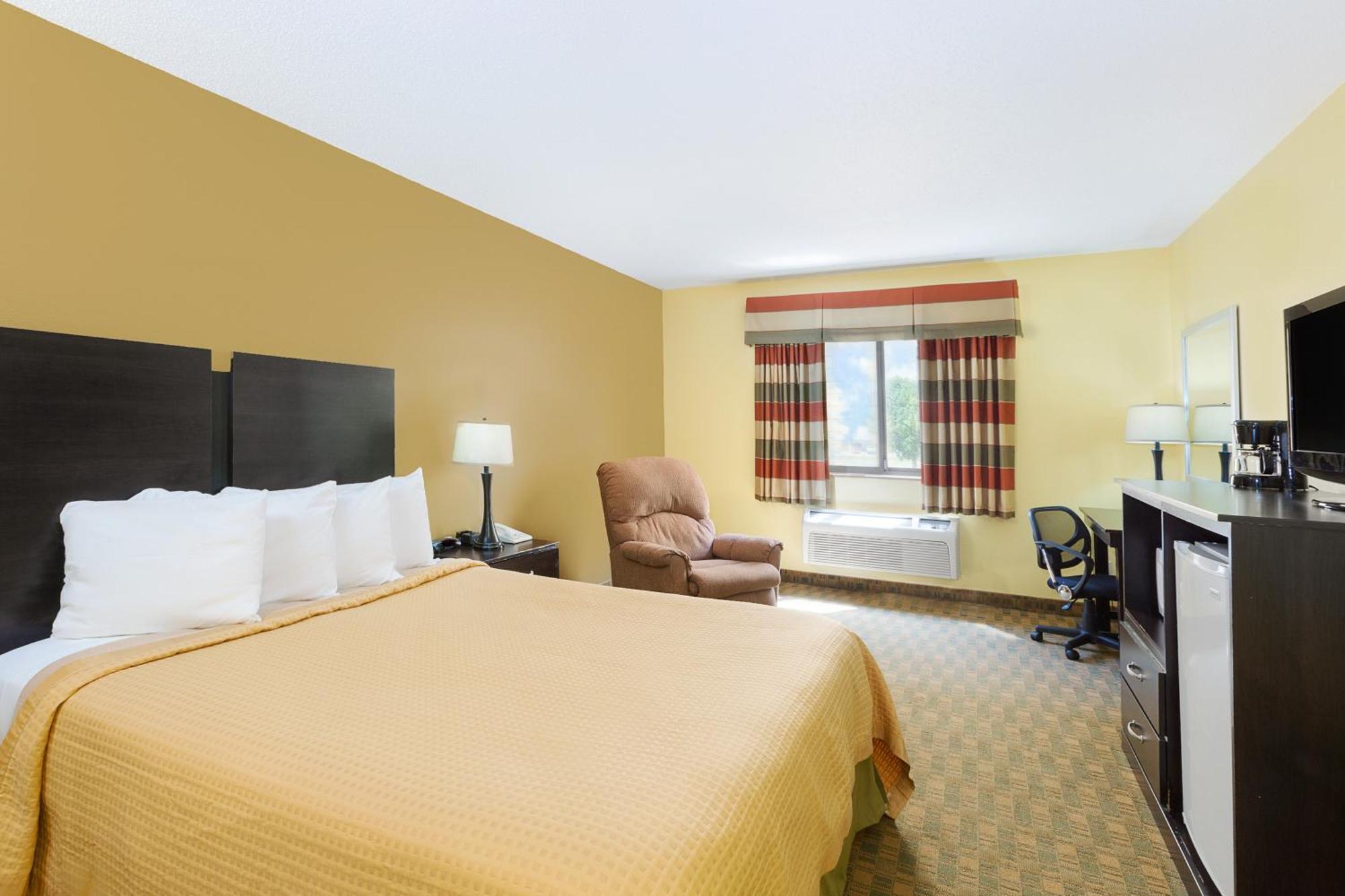 Queen Room - Disability Access- Non-Smoking