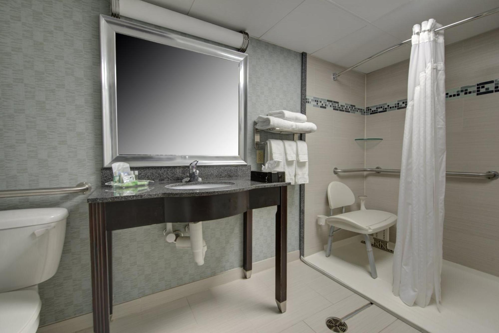 Twin Rom with Mobility Accessible Roll In Shower - Non-Smoking