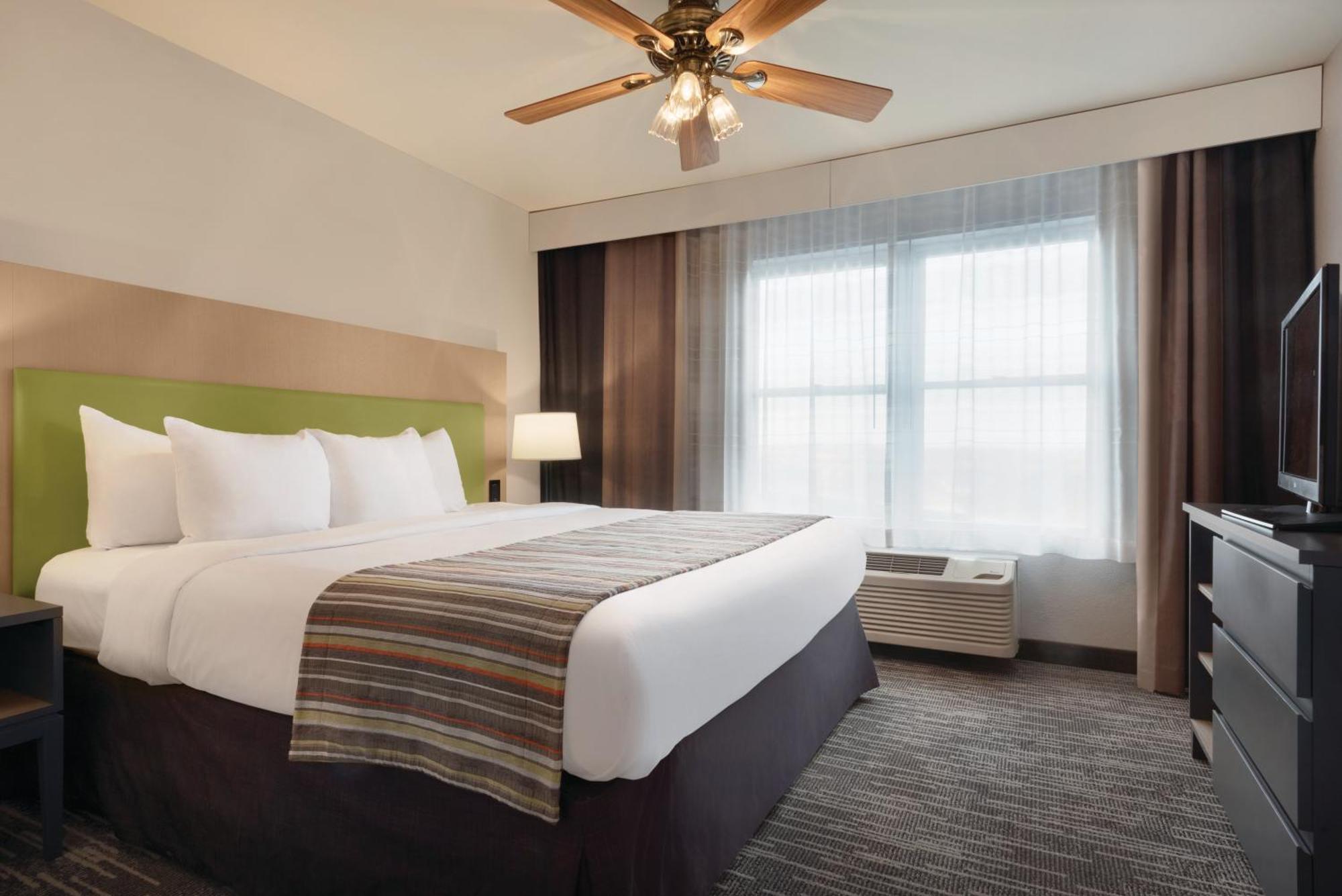 One-Bedroom King Suite
