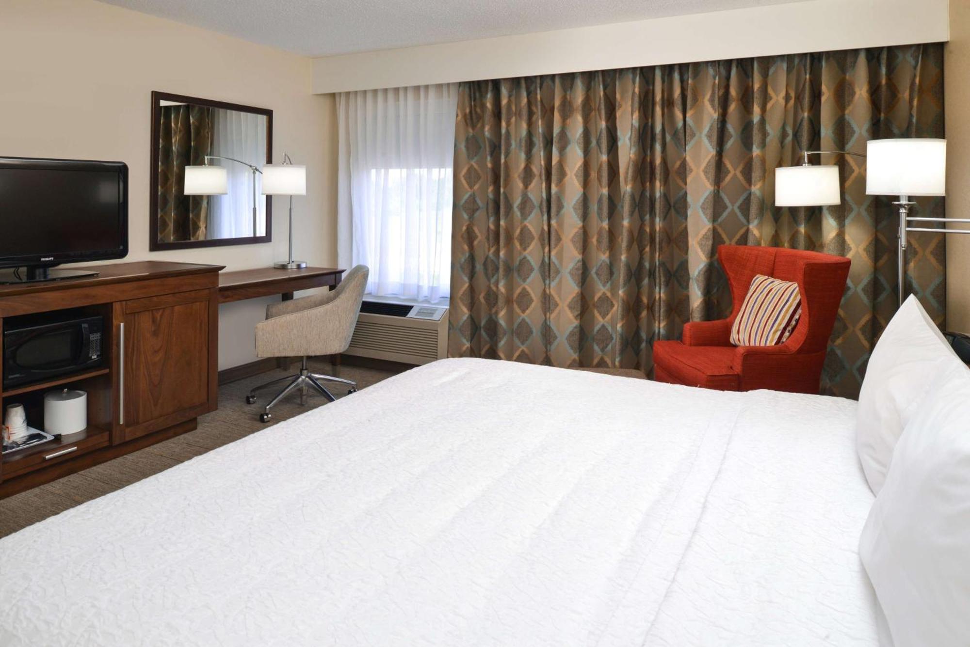 King Room with King Bed - Non-Smoking