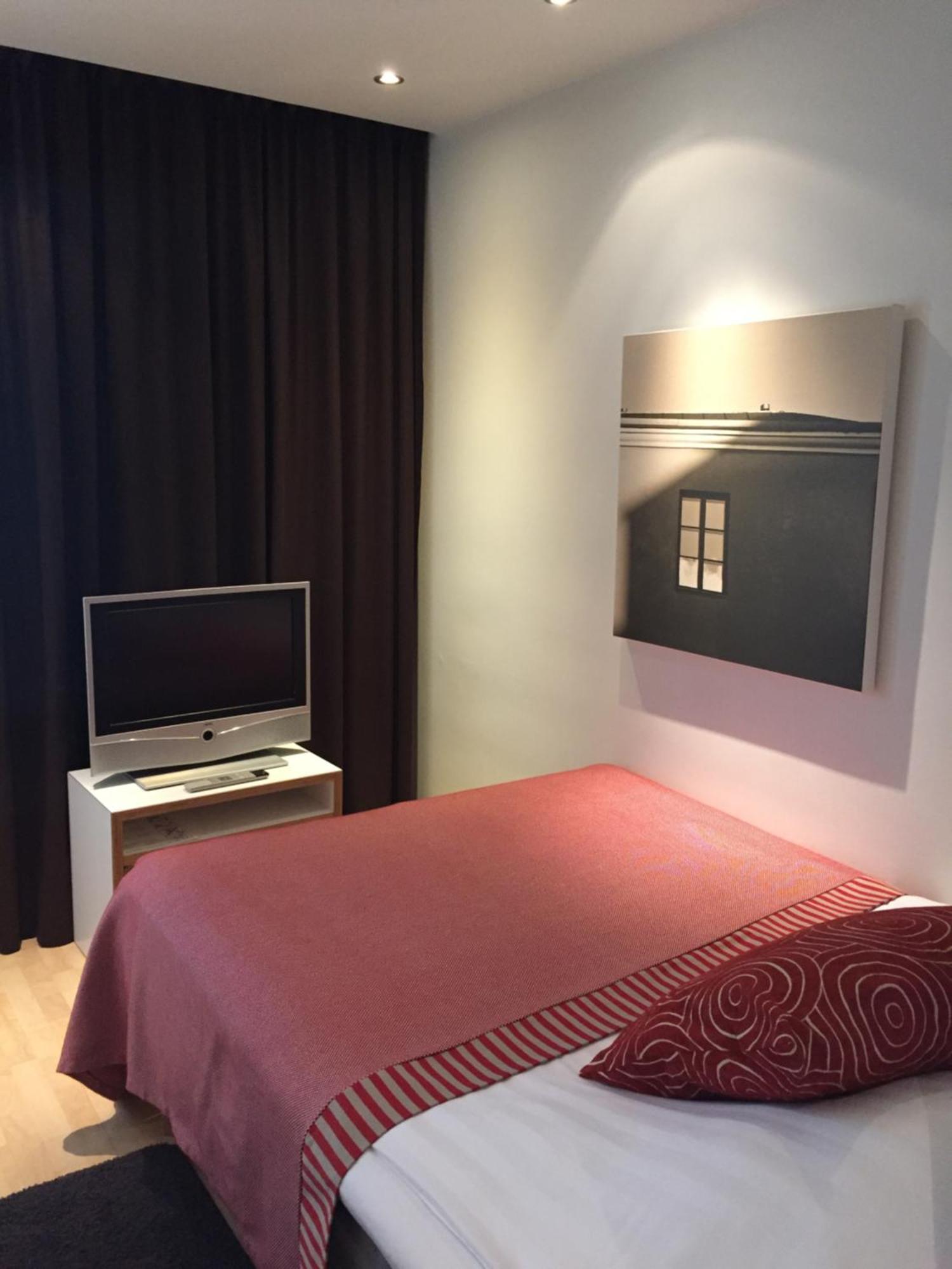 Single Room,1219639555:JPEG