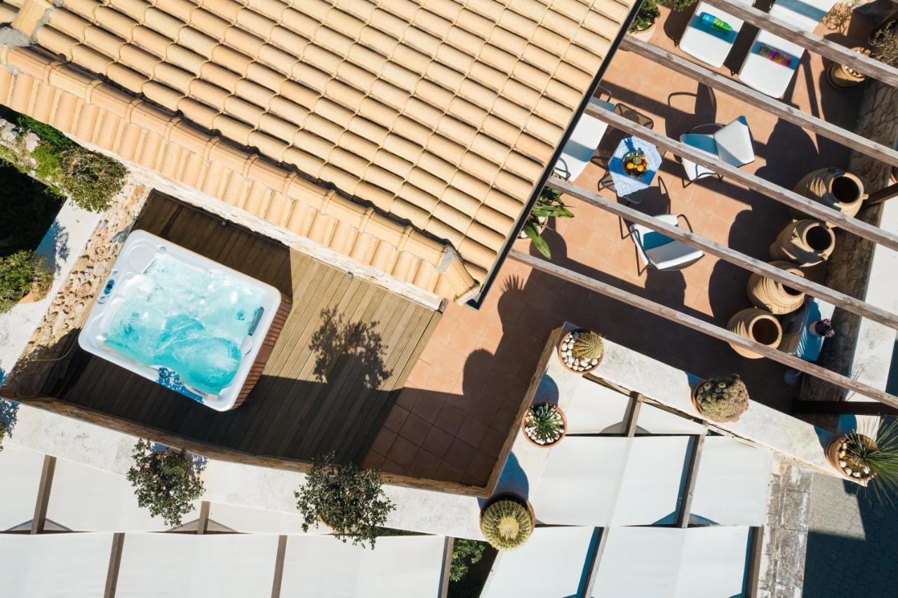Suite with Hot Tub - Split Level