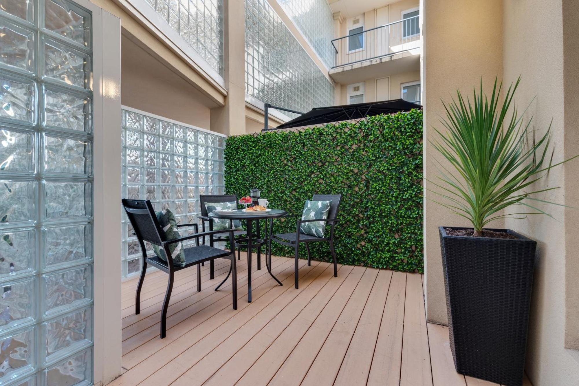Classic One-Bedroom Triple Bed Suite