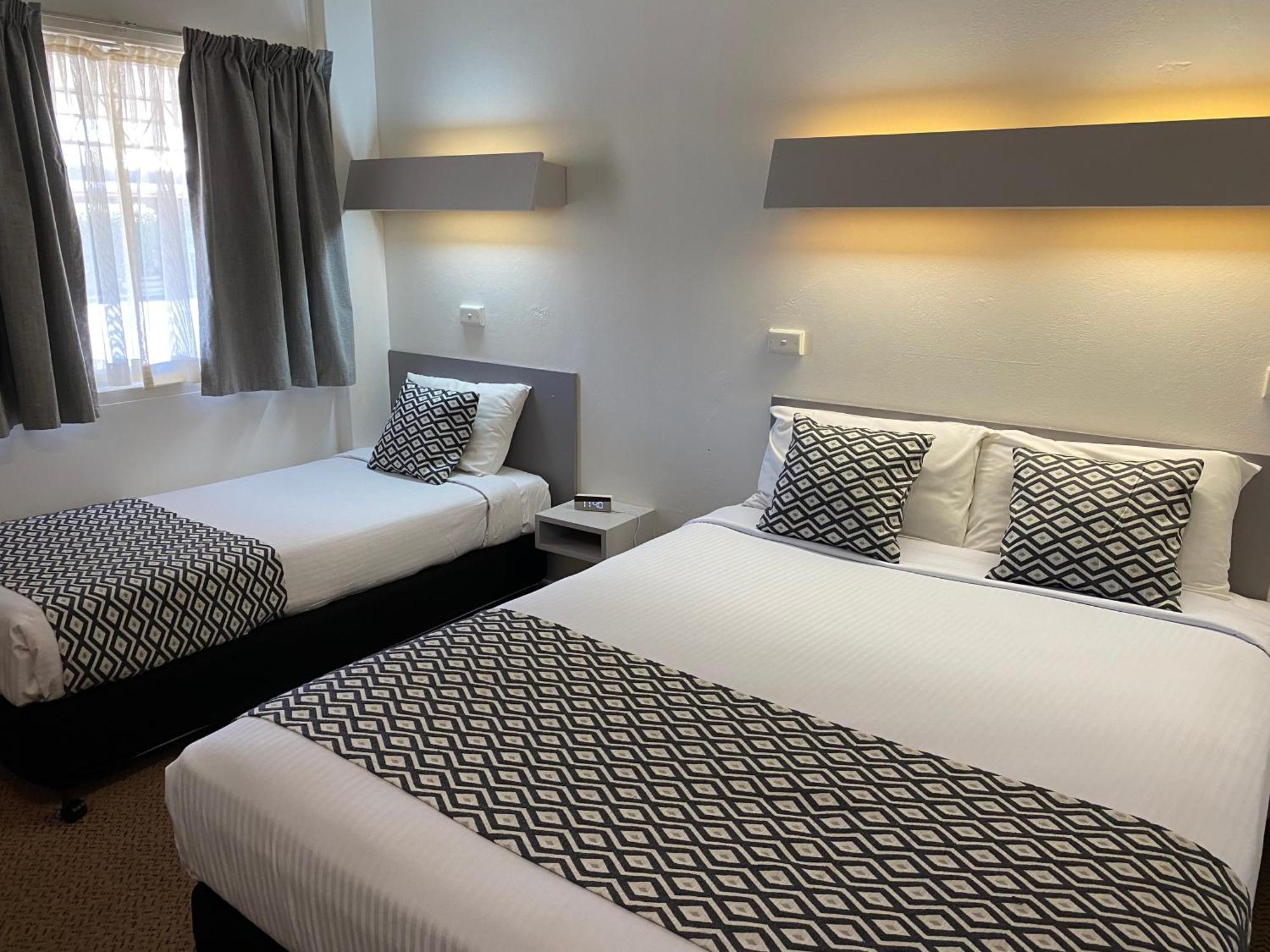 Deluxe Double Room (2 Adults + 1 Child)