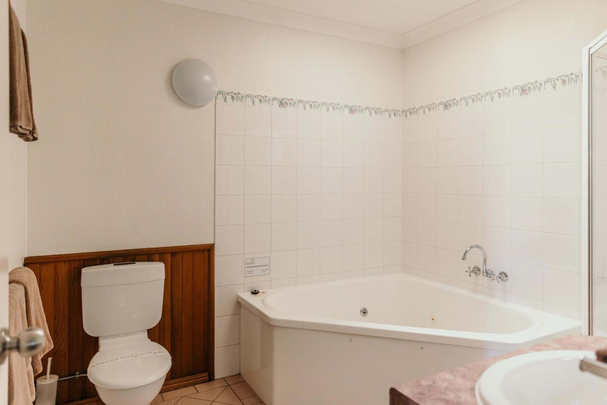 Twin Queen Room (Non Pet)
