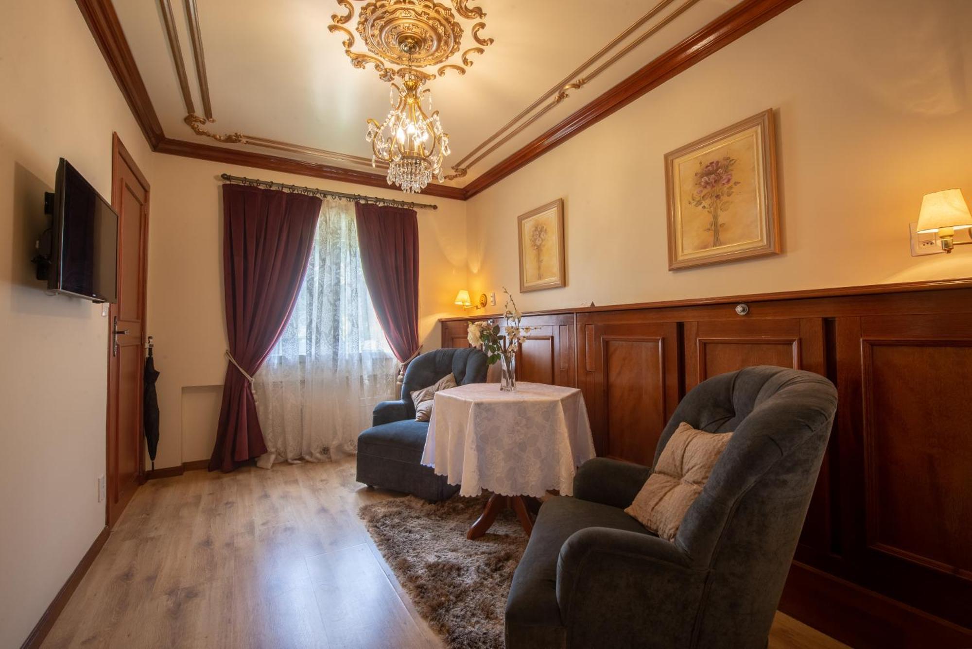 Chalet Suite Family with swimming pool