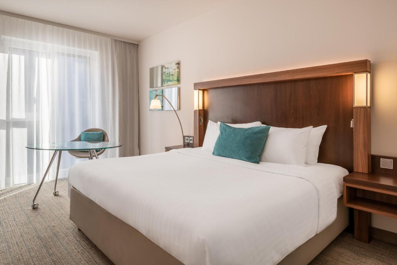 Deluxe Guest room, 1 King,1220598598:JPEG
