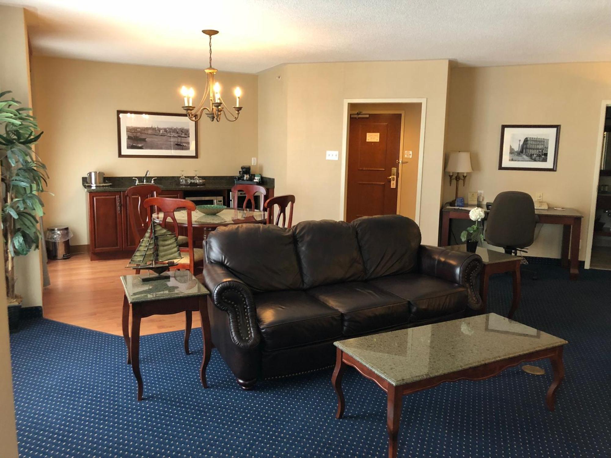 King Suite Non-Smoking,761972437:JPEG