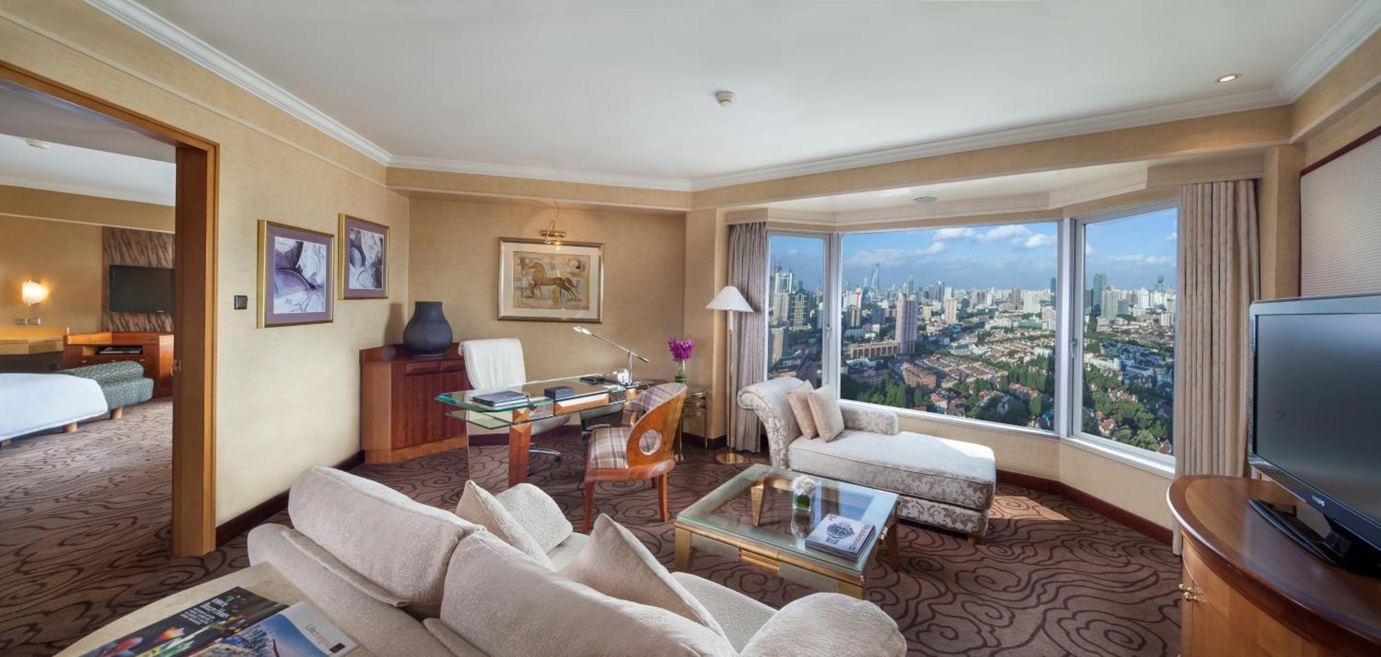 Executive Panorama Suite 24-hour one car per