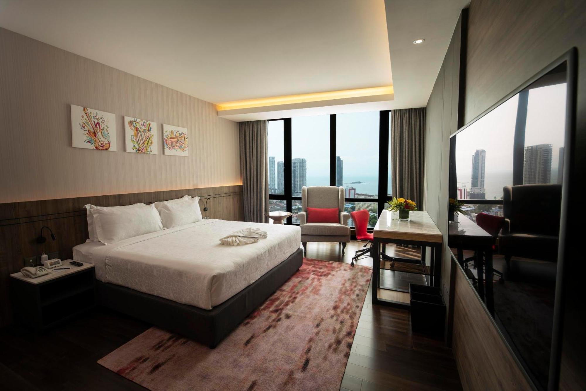 Deluxe King Room with Bathtub