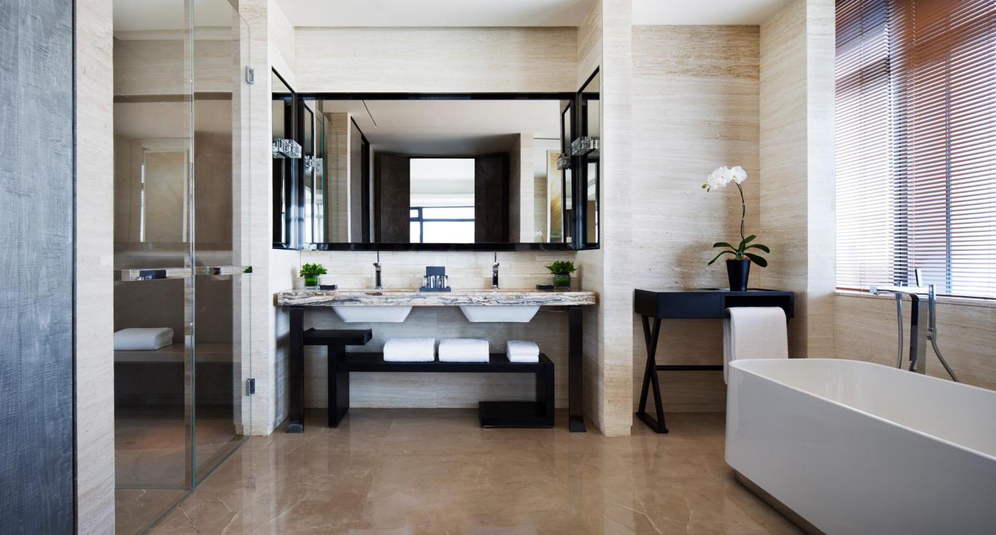 Grand King Suite