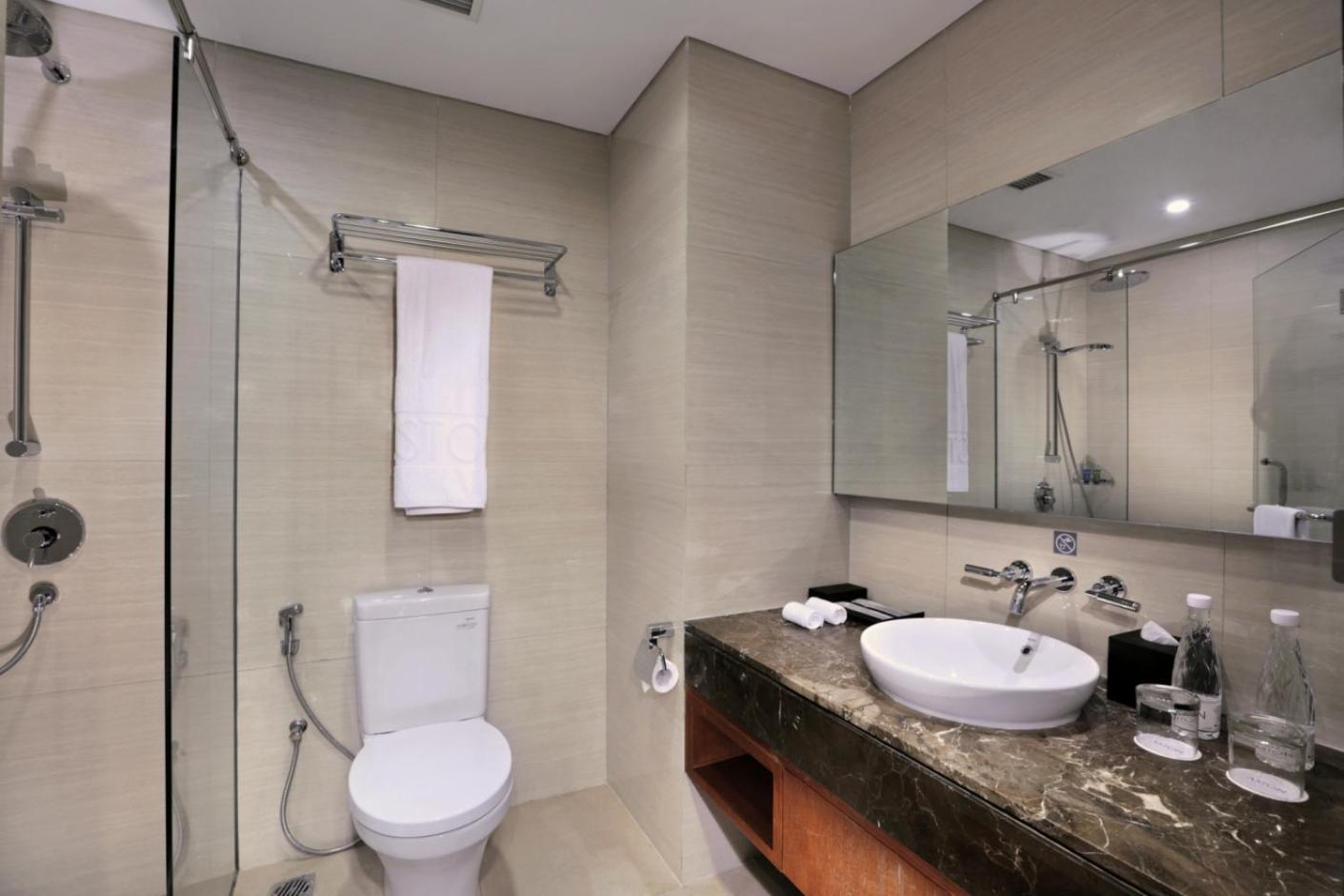 Kamar Deluxe Double atau Twin dengan Pemandangan Kolam Renang