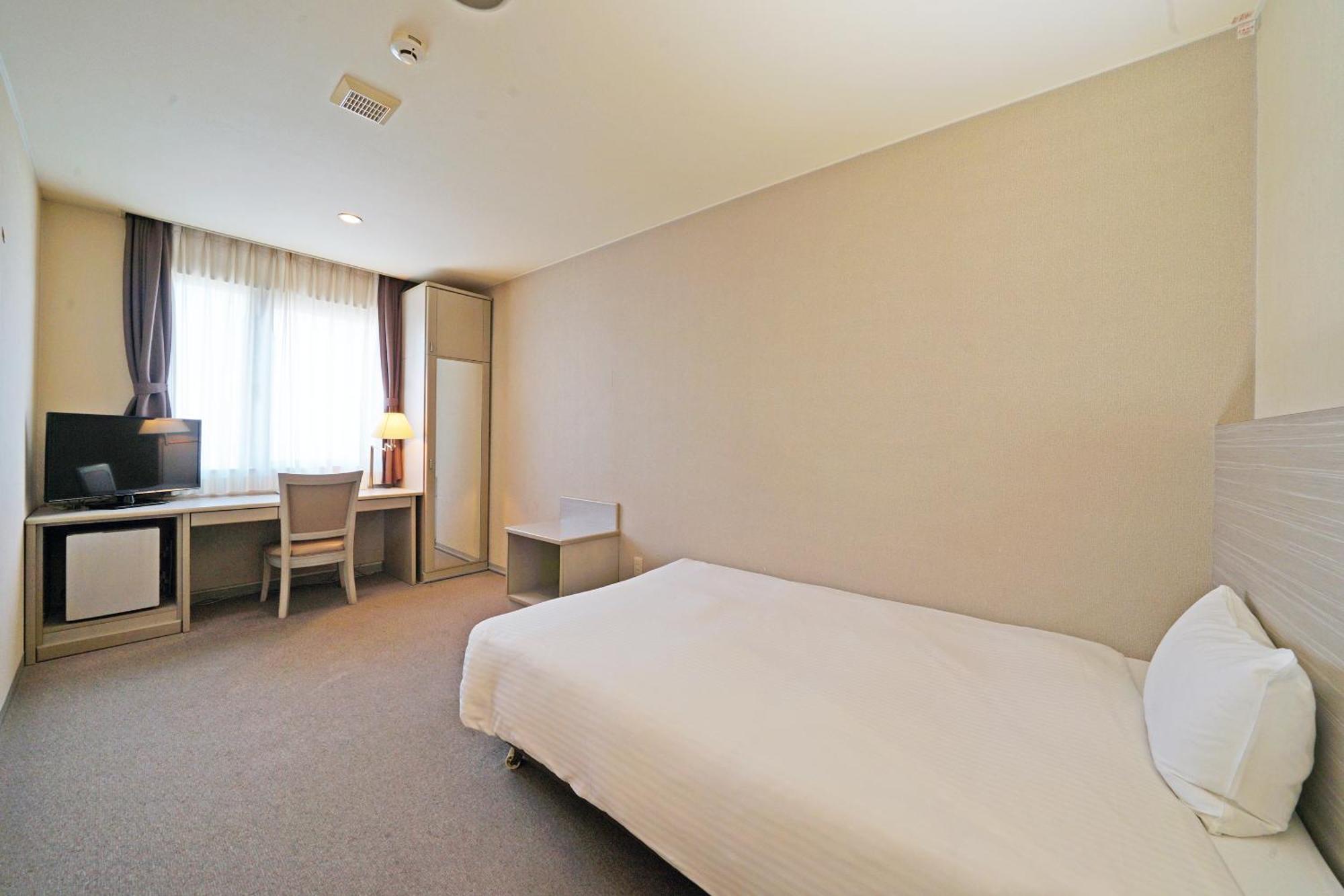 Moderate Small Double Room - Smoking