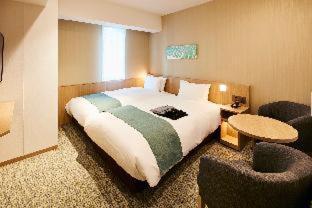 Superior Hollywood Twin Room with Separate Bath and Toilet with Free access to Lounge - Non-Smoking