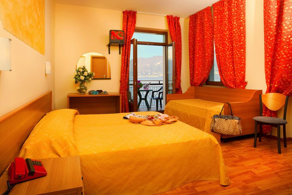 Doppelzimmer mit Seeblick und Balkon