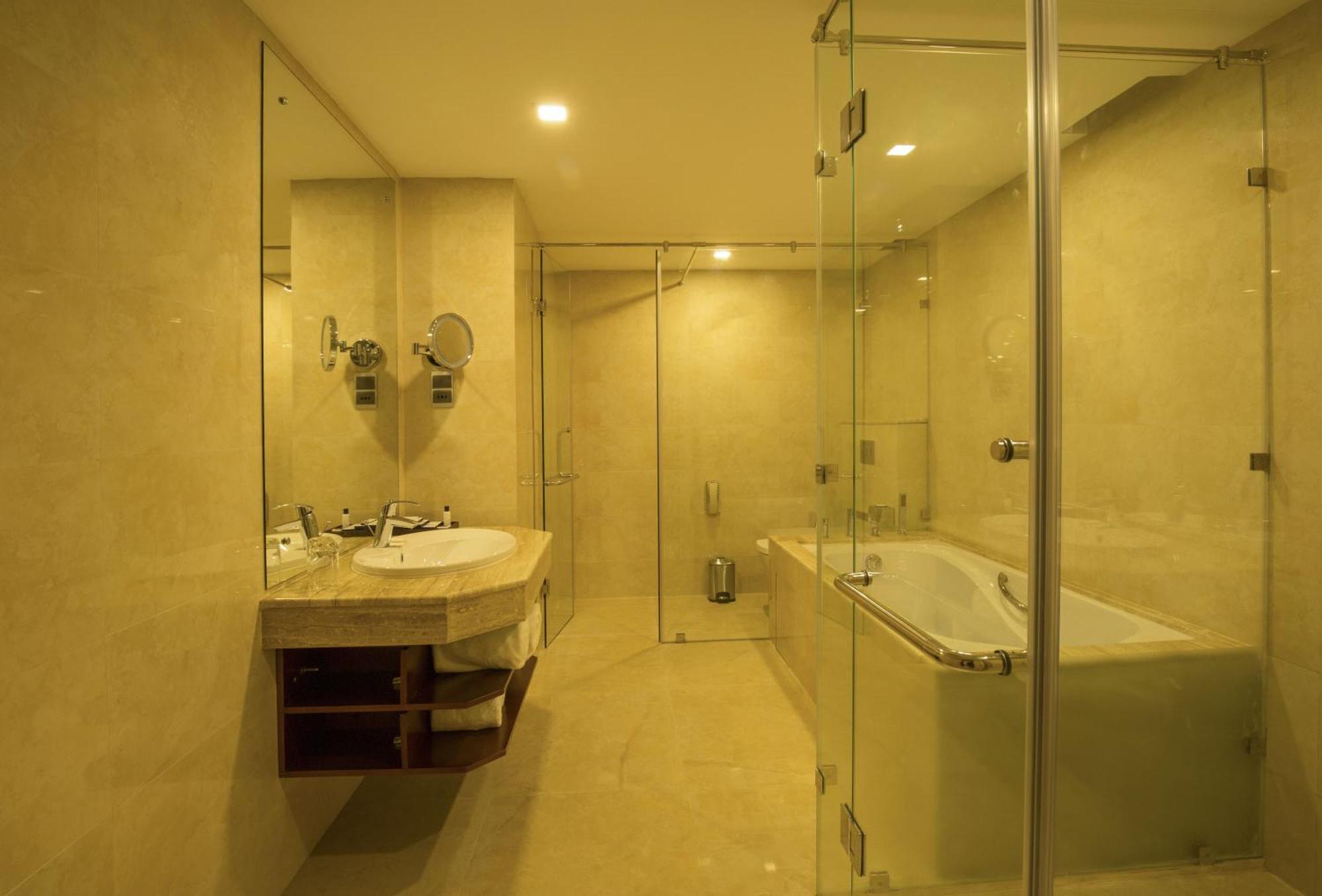 Signature Sea View One Bed Room Suite Complimentary City Tour & Access to Beach Lounge