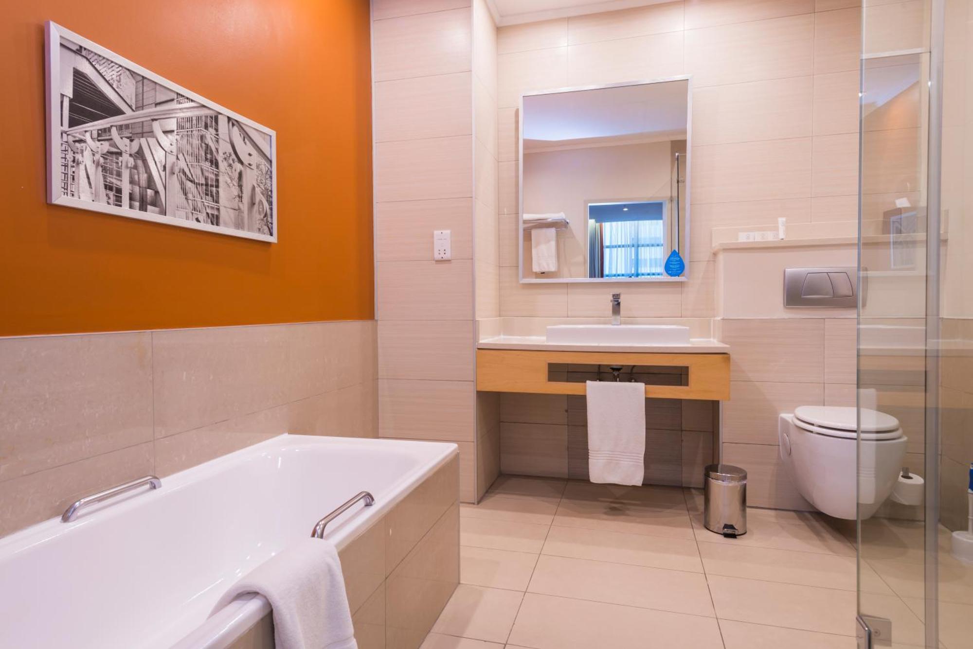 Club Room, Guest room, 1 King, Sofa bed, City view,1392997934:JPEG