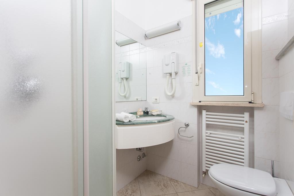 Dreibettzimmer mit Meerblick