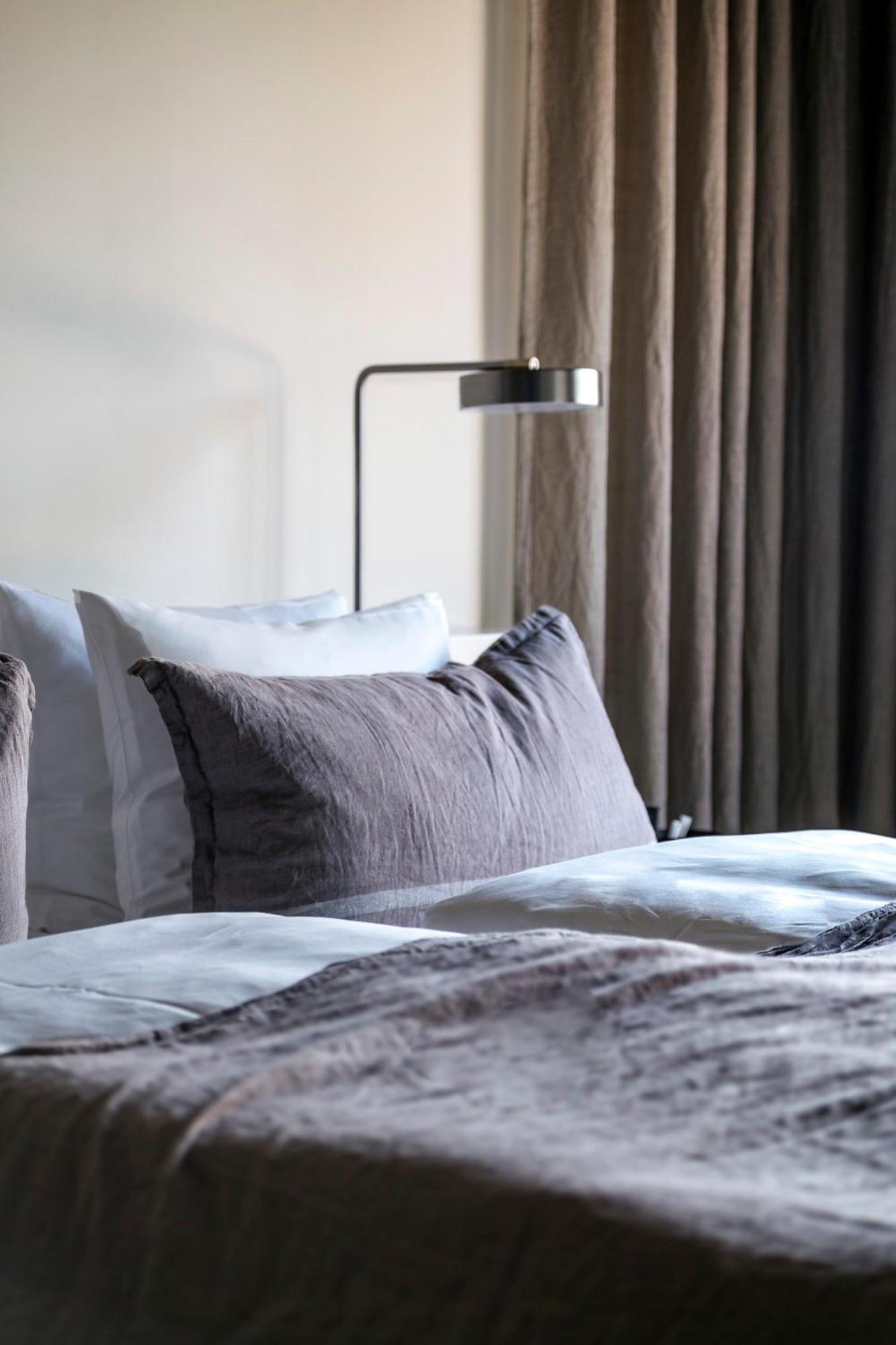 Deluxe Double Room Round Window