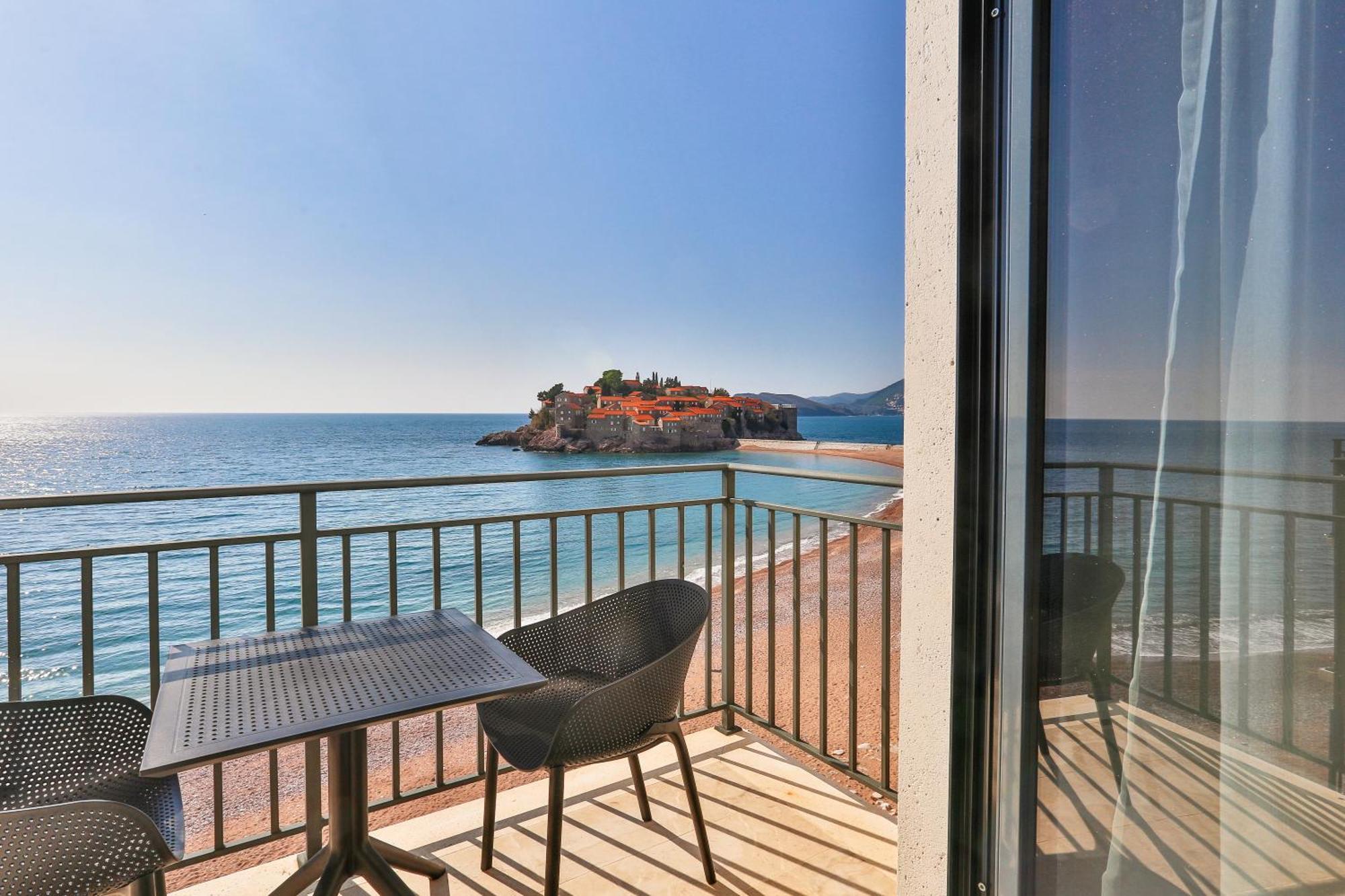 Family Room with Sea View