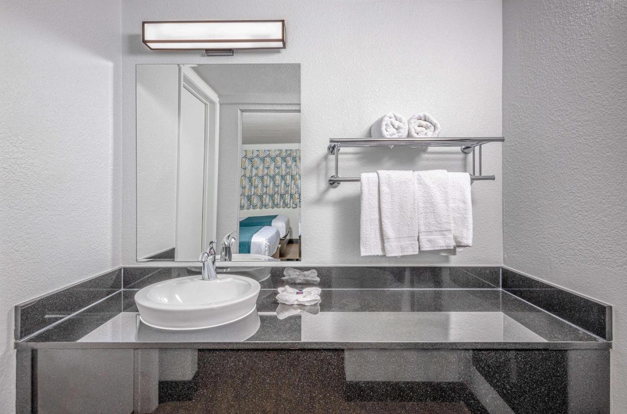 Standard Room, 2 Queen Beds, Accessible, Non Smoking