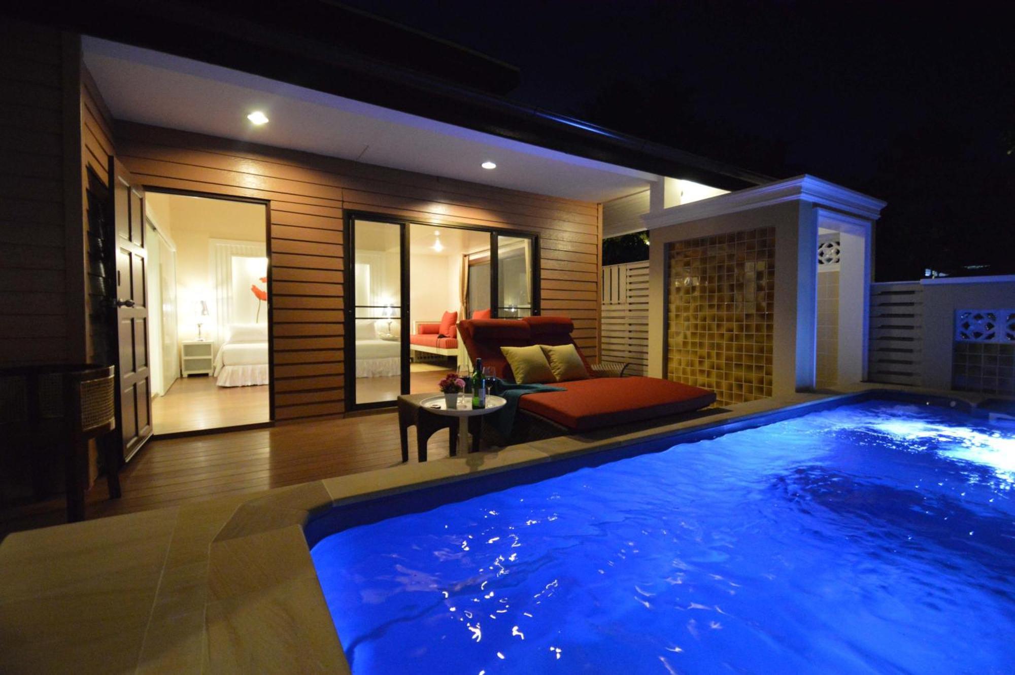 Villa with Pool View - Beach Front