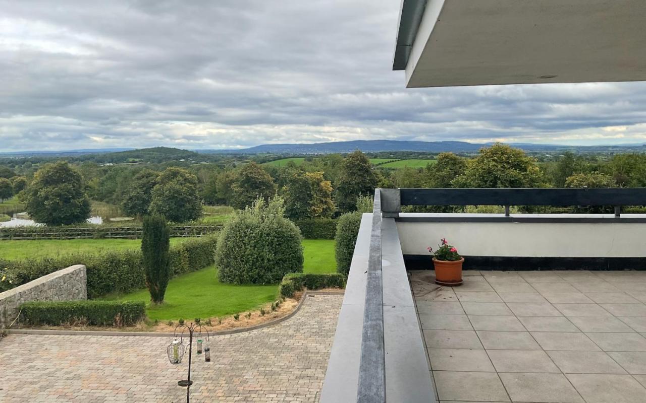 Family Room Balcony,1224992693:JPEG