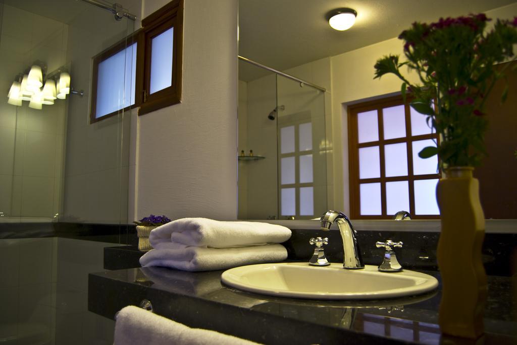 Basic Double Room,345366970:JPEG