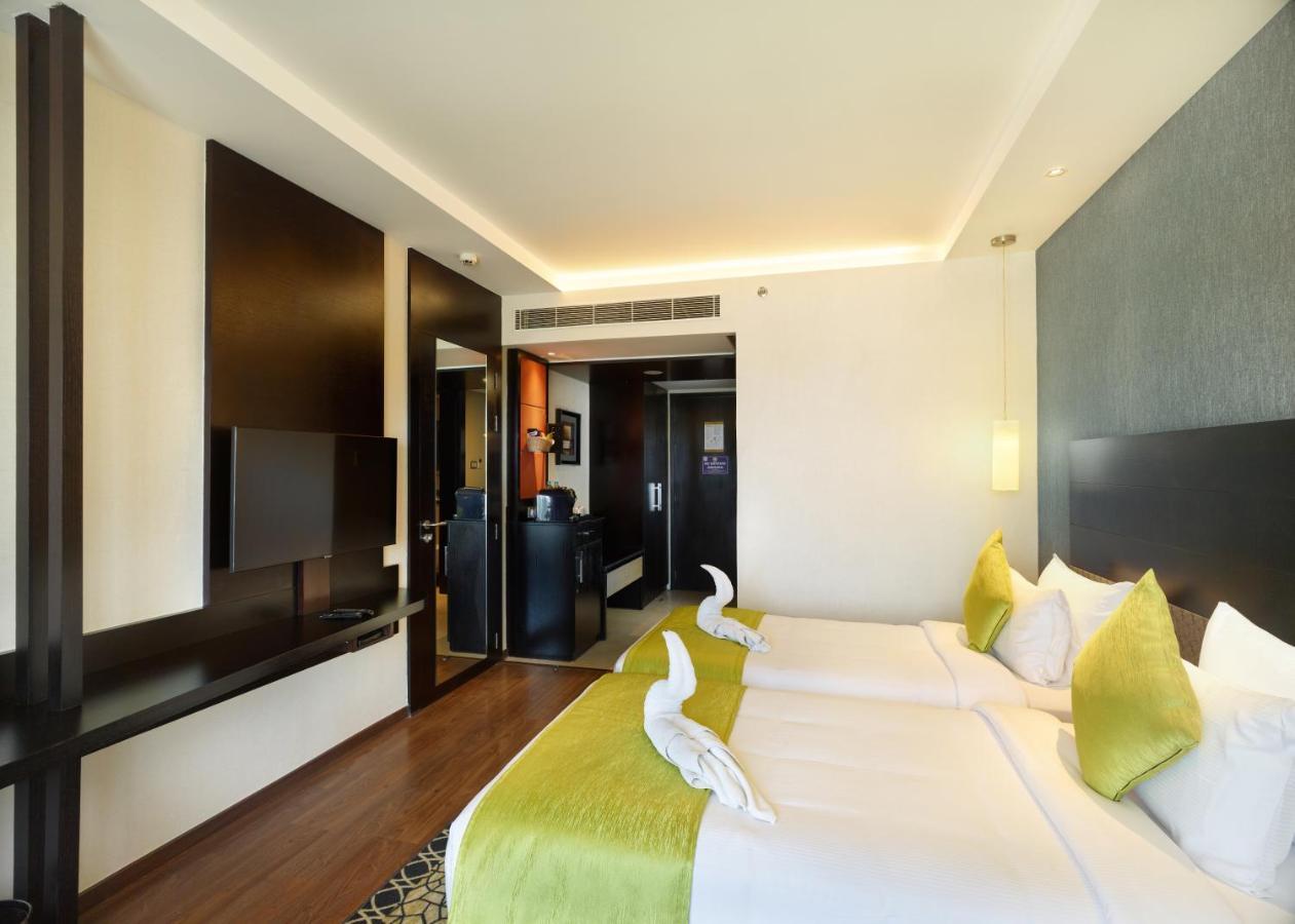 Deluxe Double or Twin Room with 10% discount on In room dining.,693547974:JPEG