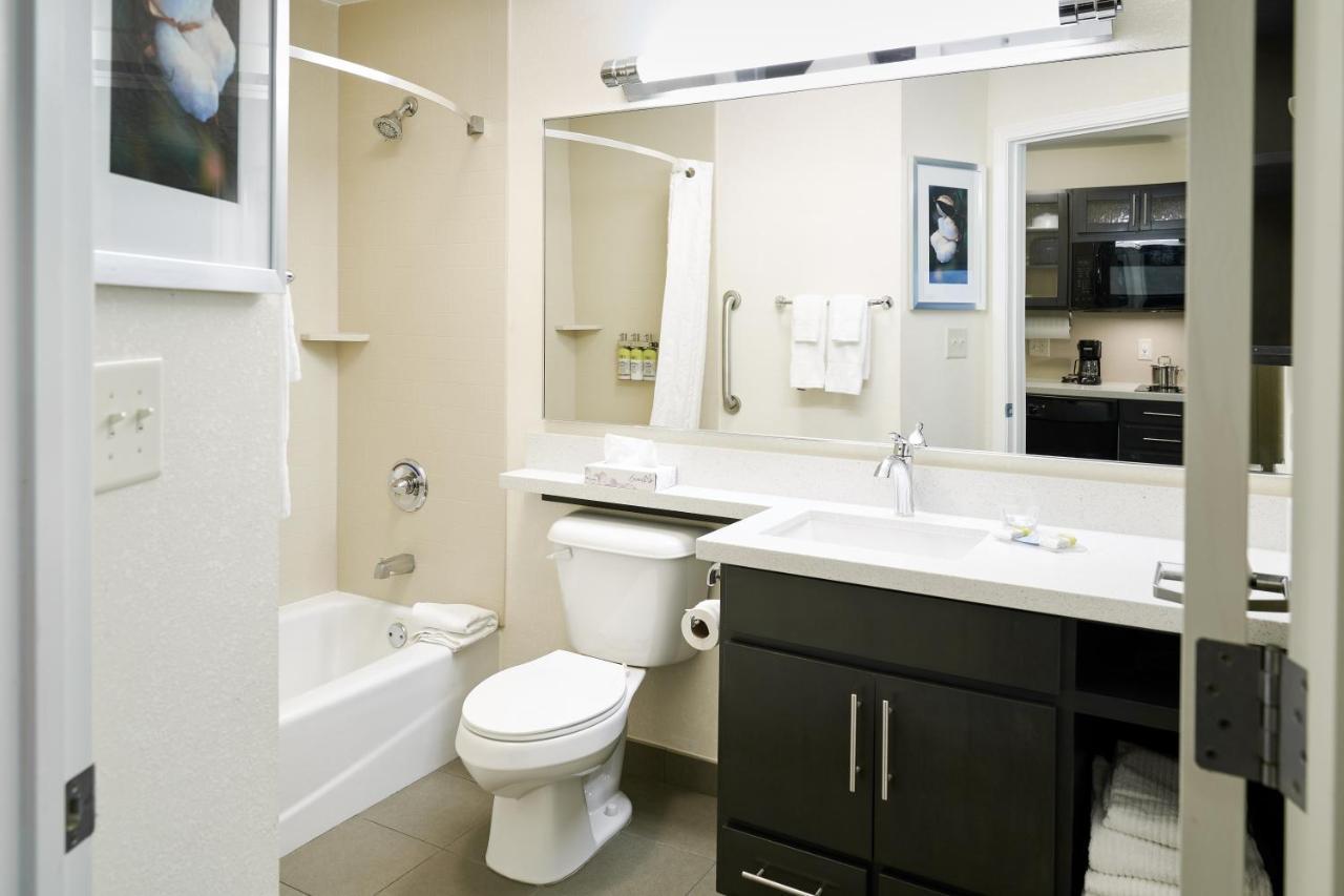 One-Bedroom Queen Suite