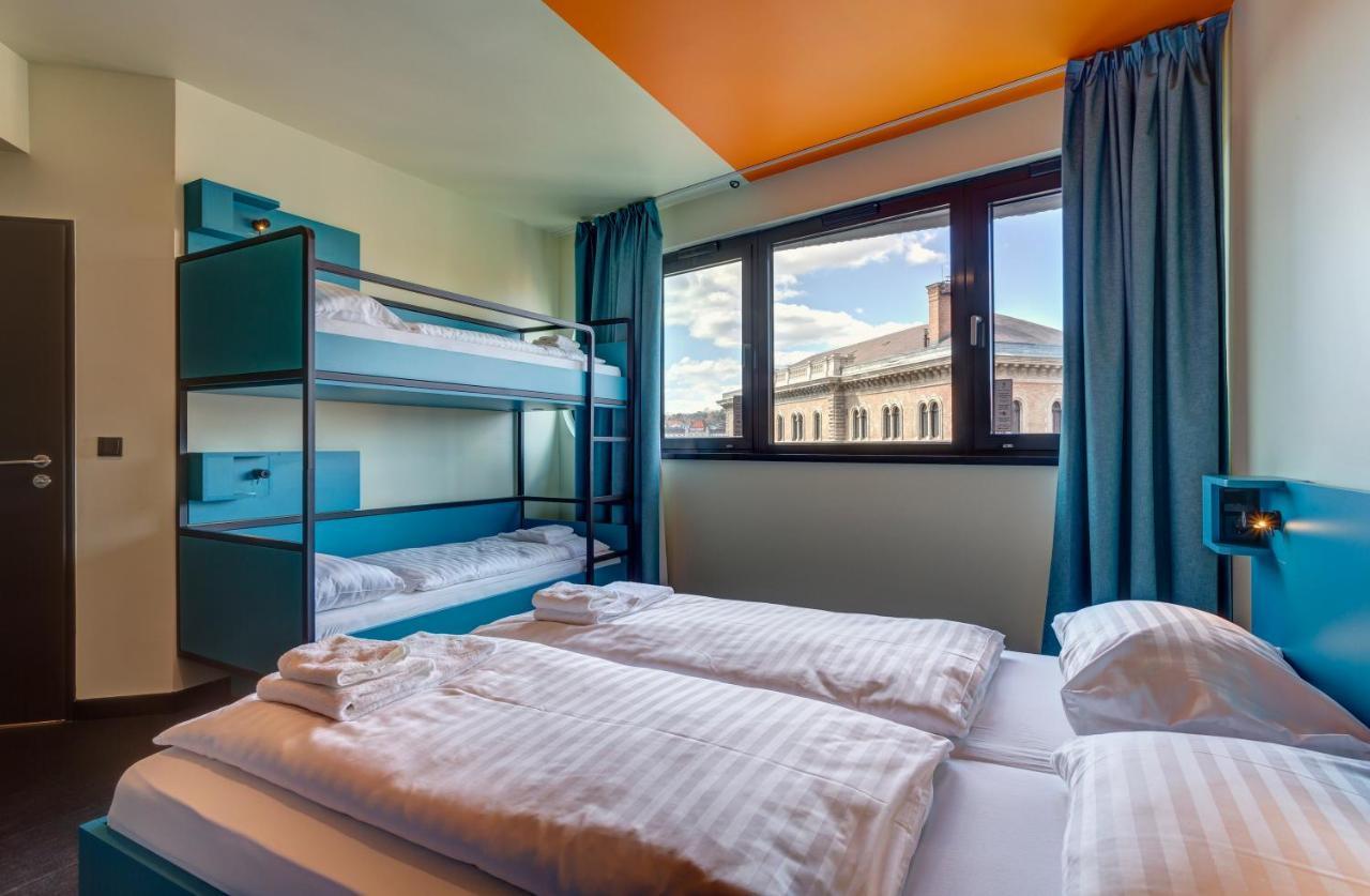 6-Bed Room,784154142:JPEG
