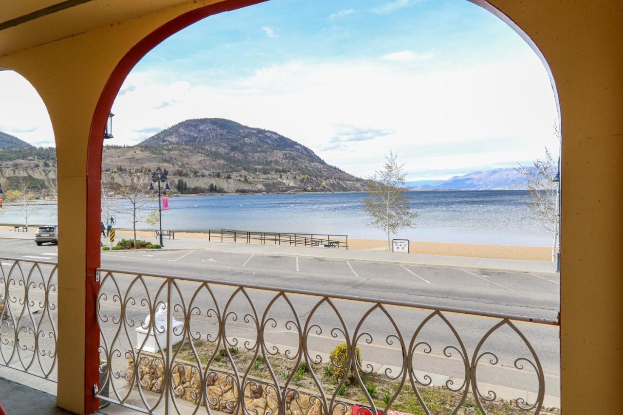 Suite with Lake View