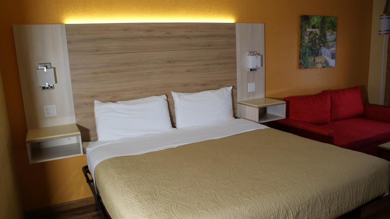 Deluxe King Room  with Sofa Bed - Non-Smoking