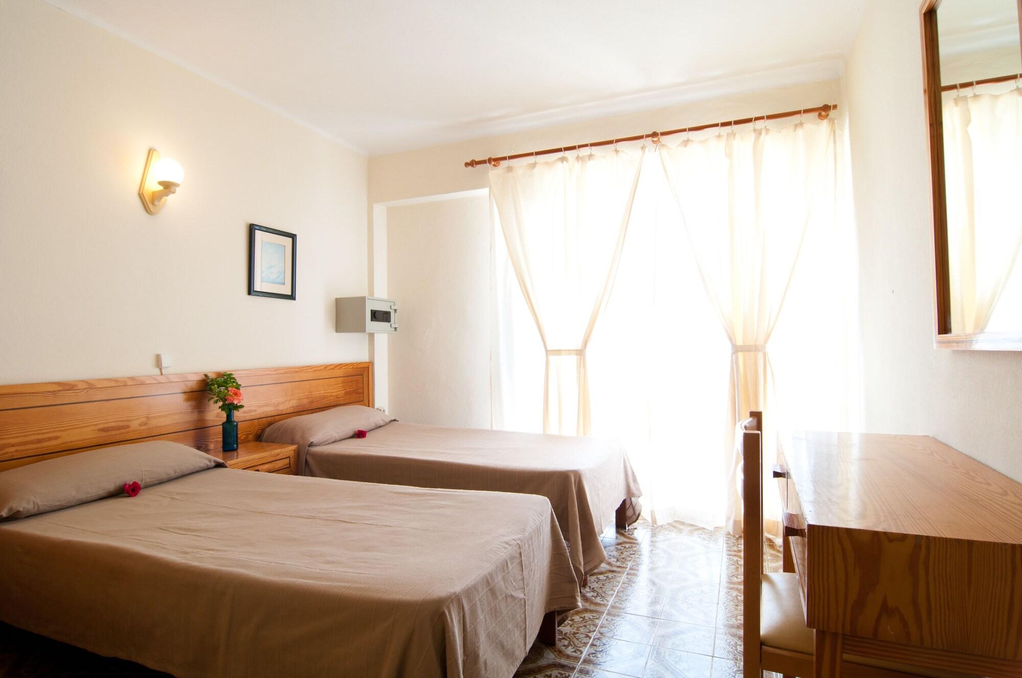Habitación Doble con balcón (2 adultos)