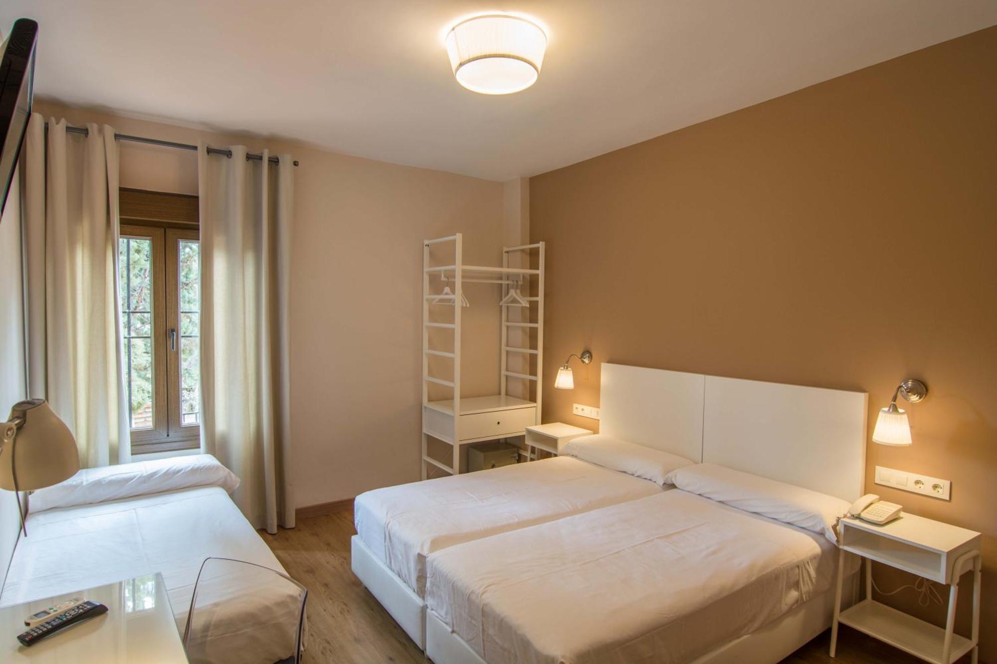 Chambre Double avec Lit d'Appoint (3 Adultes)