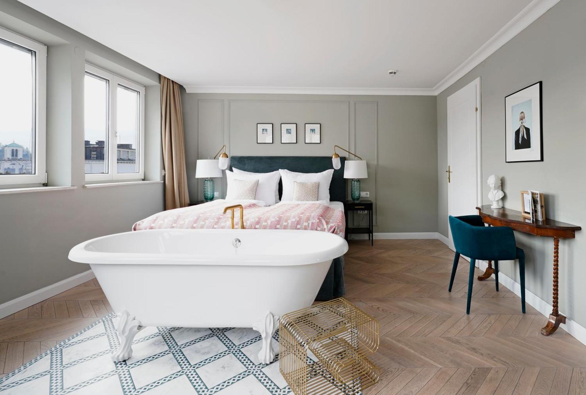 Extra Large Room Bathtub Separate Living Area Sofa Bed