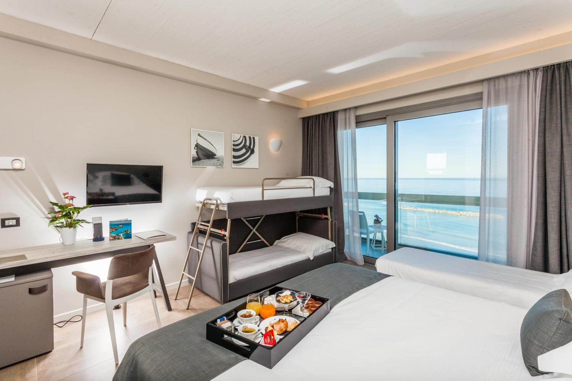 Family Room with Sea View