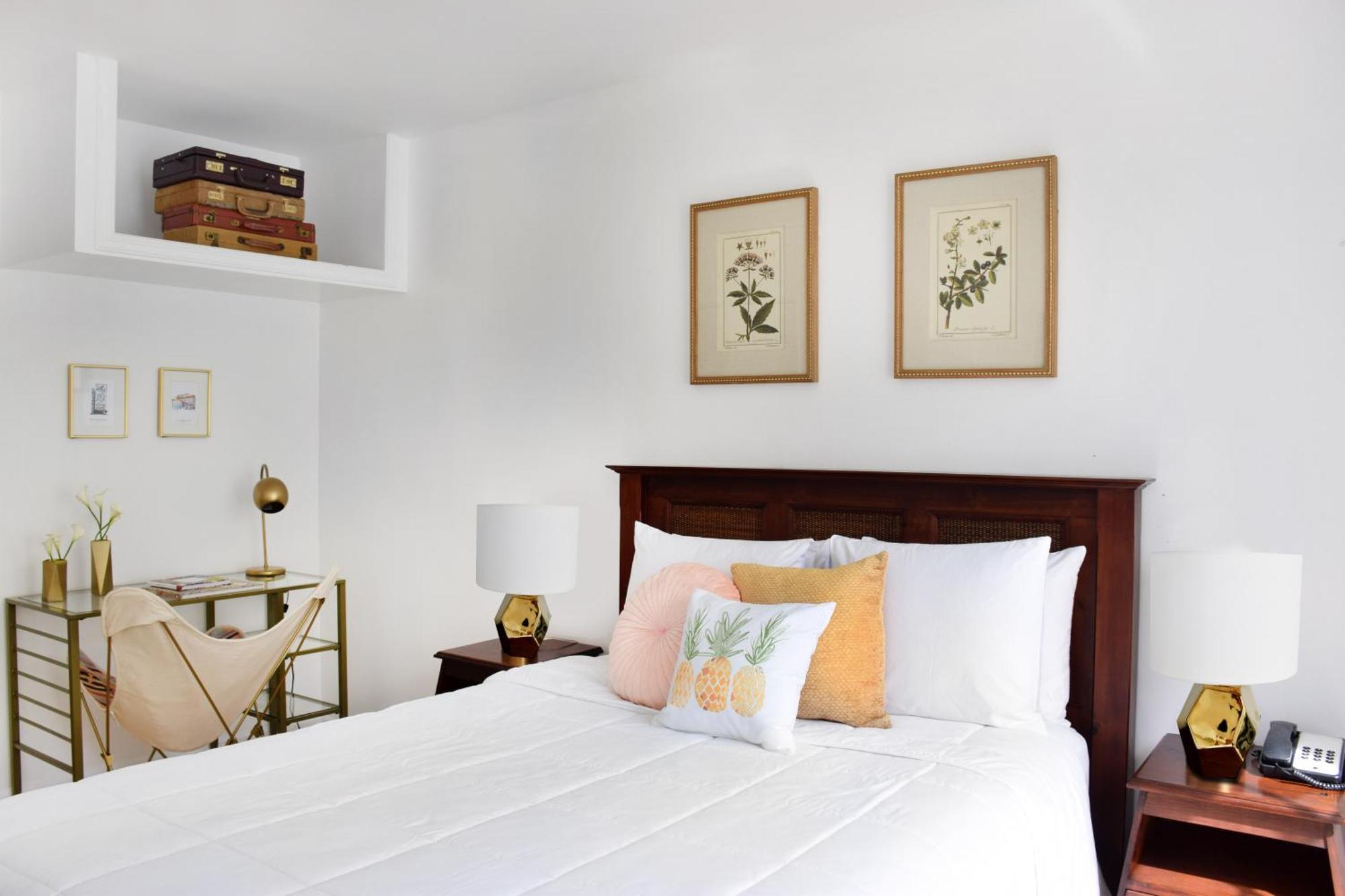 Deluxe Double Room with One Queen Bed,1227095936:JPEG